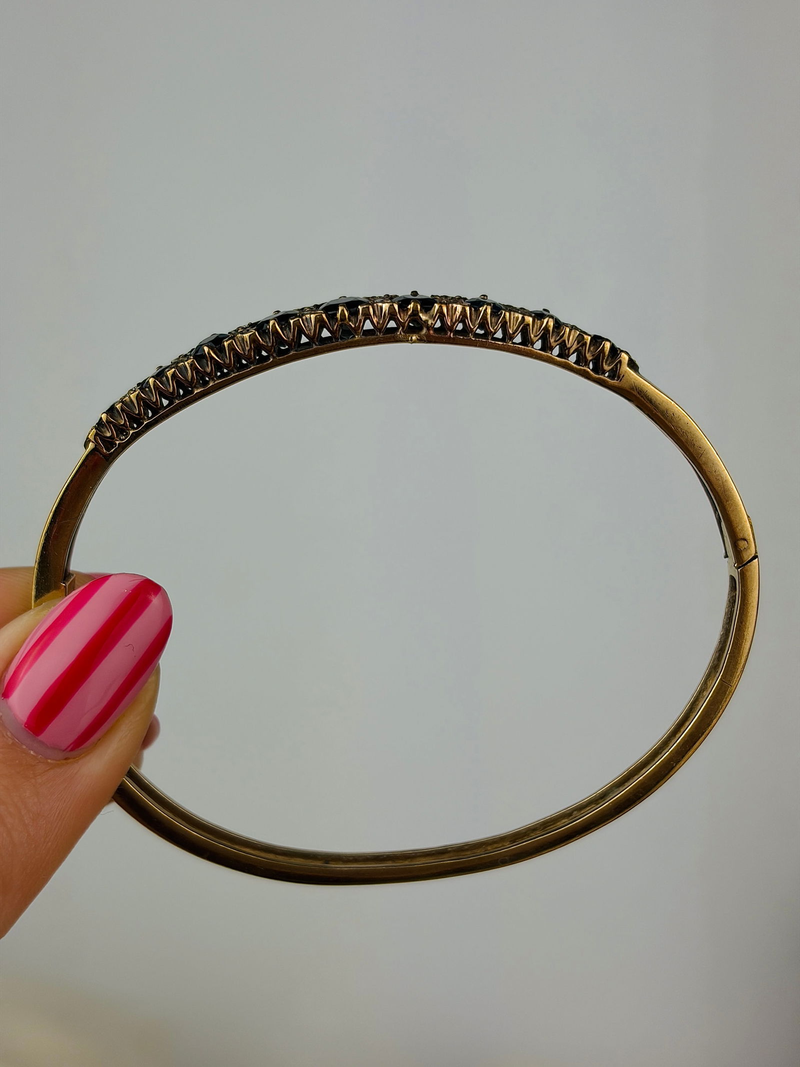 Chunky vintage 9ct yellow gold sapphire and diamond bangle bracelet - 2