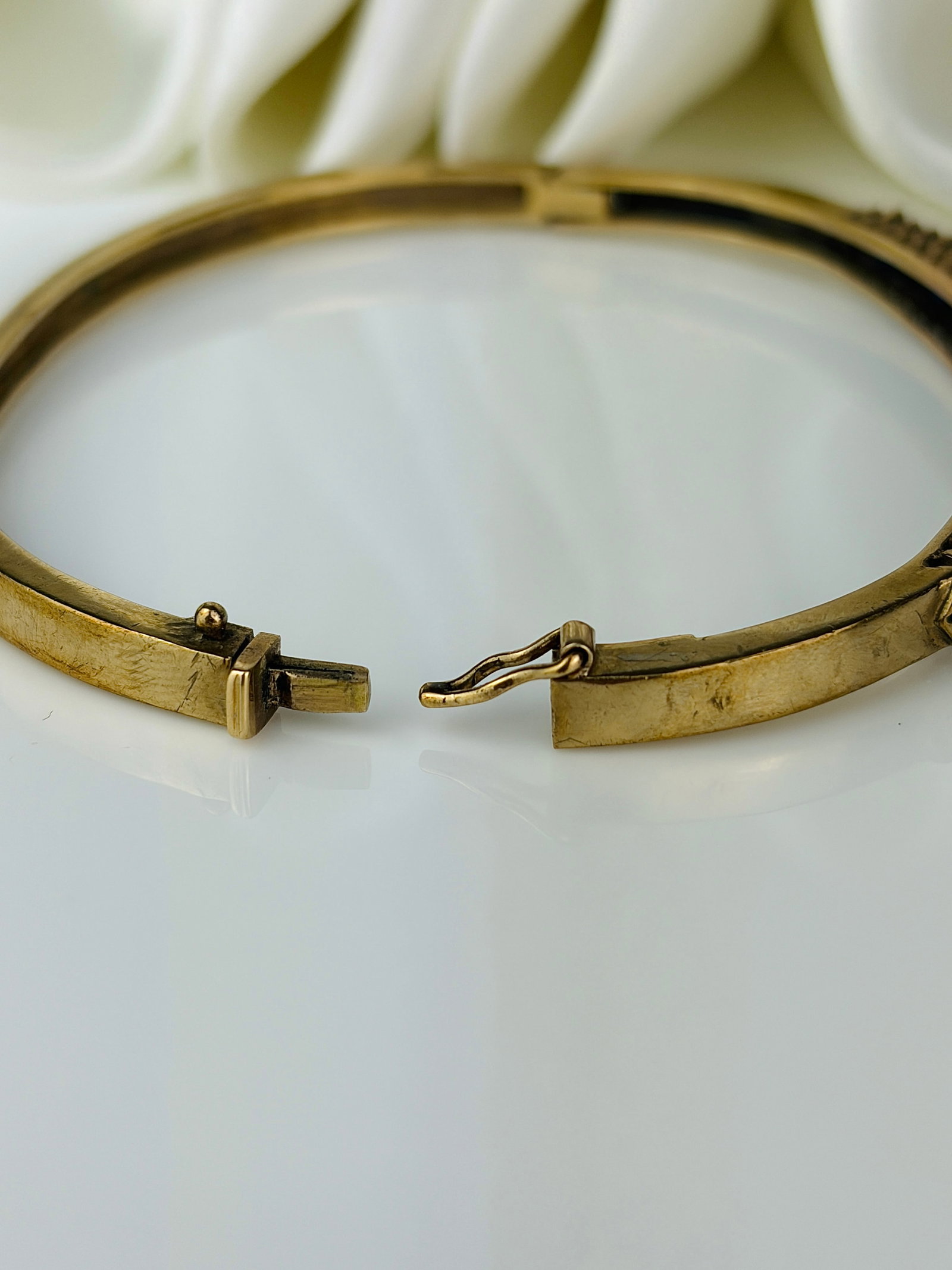 Chunky vintage 9ct yellow gold sapphire and diamond bangle bracelet - 5