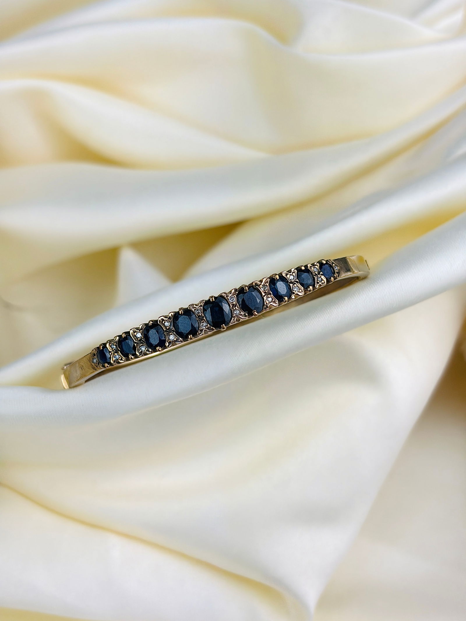 Chunky vintage 9ct yellow gold sapphire and diamond bangle bracelet - 7