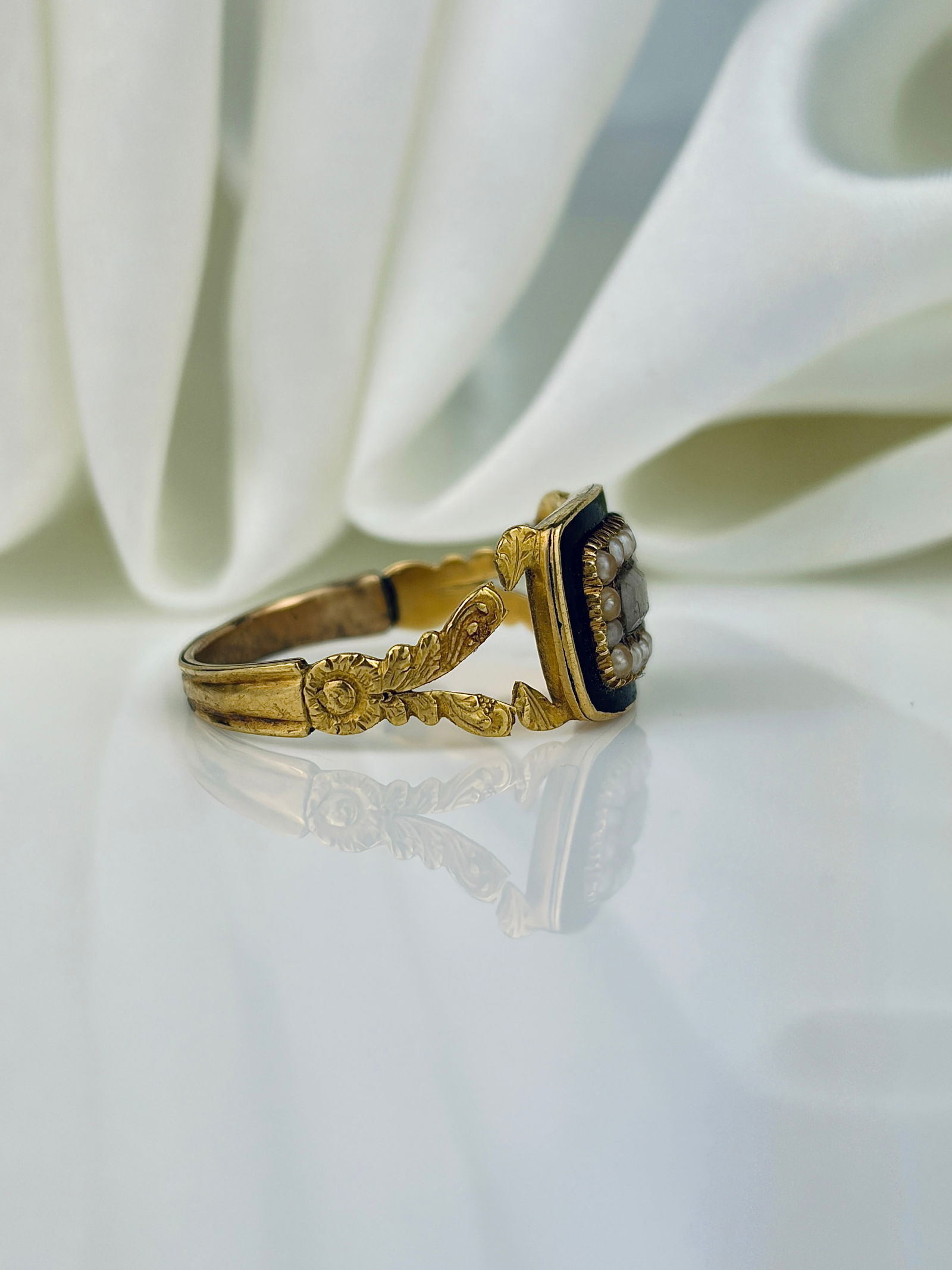 ANTIQUE GEORGIAN GOLD BLACK ENAMEL PEARL HALO LOCKET FRONT MOURNING RING AF - 2