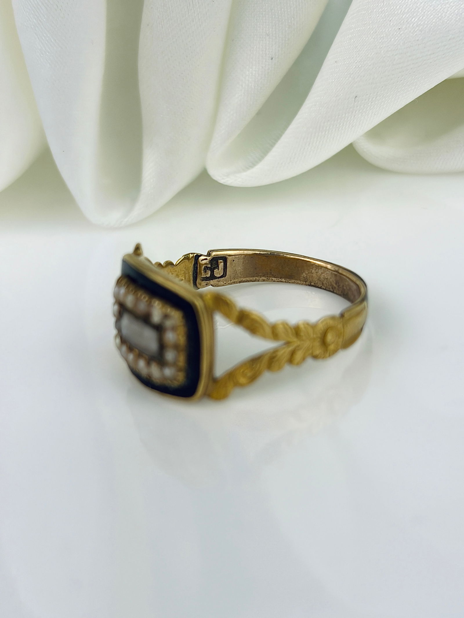 ANTIQUE GEORGIAN GOLD BLACK ENAMEL PEARL HALO LOCKET FRONT MOURNING RING AF - 4