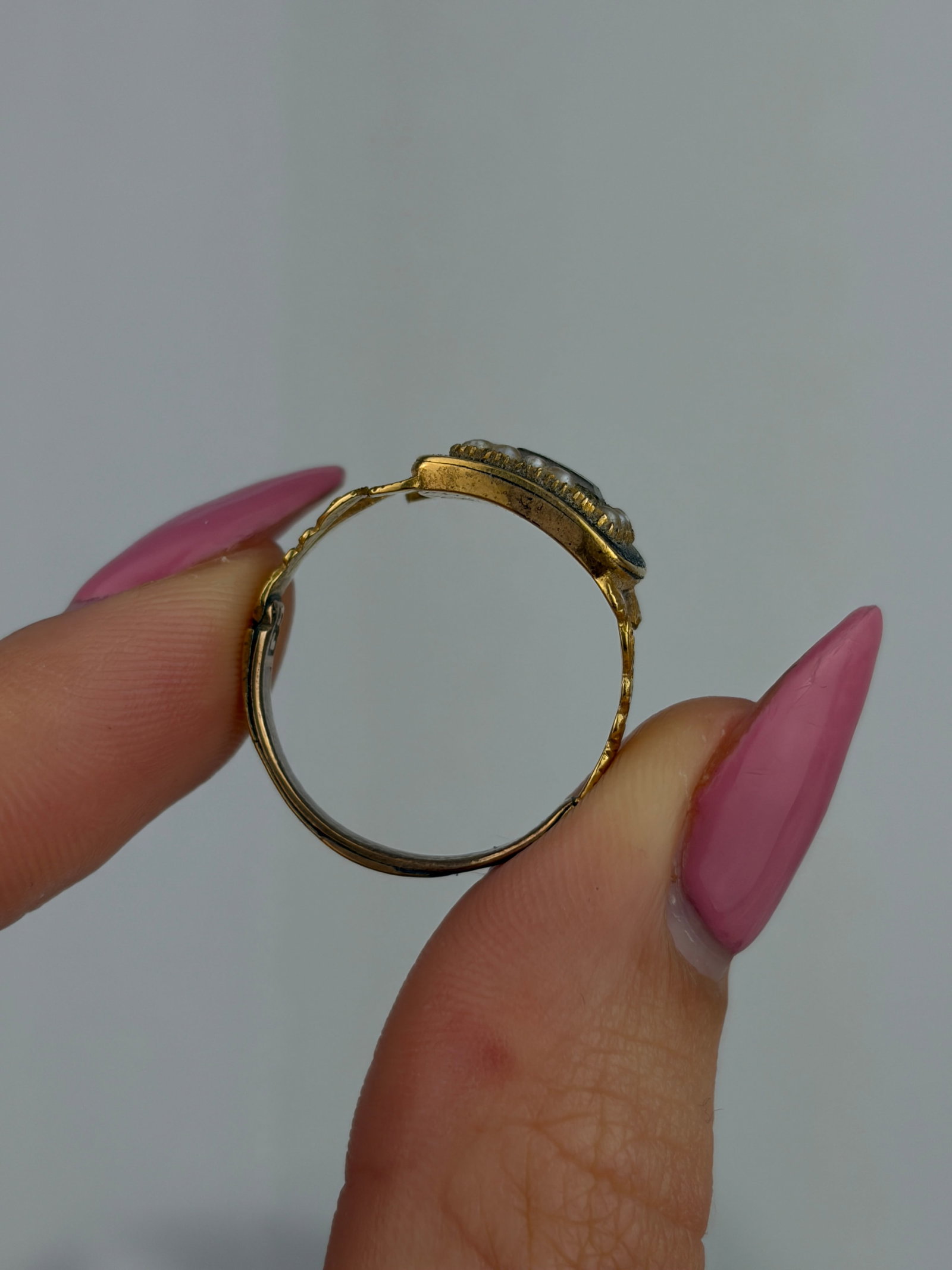 ANTIQUE GEORGIAN GOLD BLACK ENAMEL PEARL HALO LOCKET FRONT MOURNING RING AF - 6
