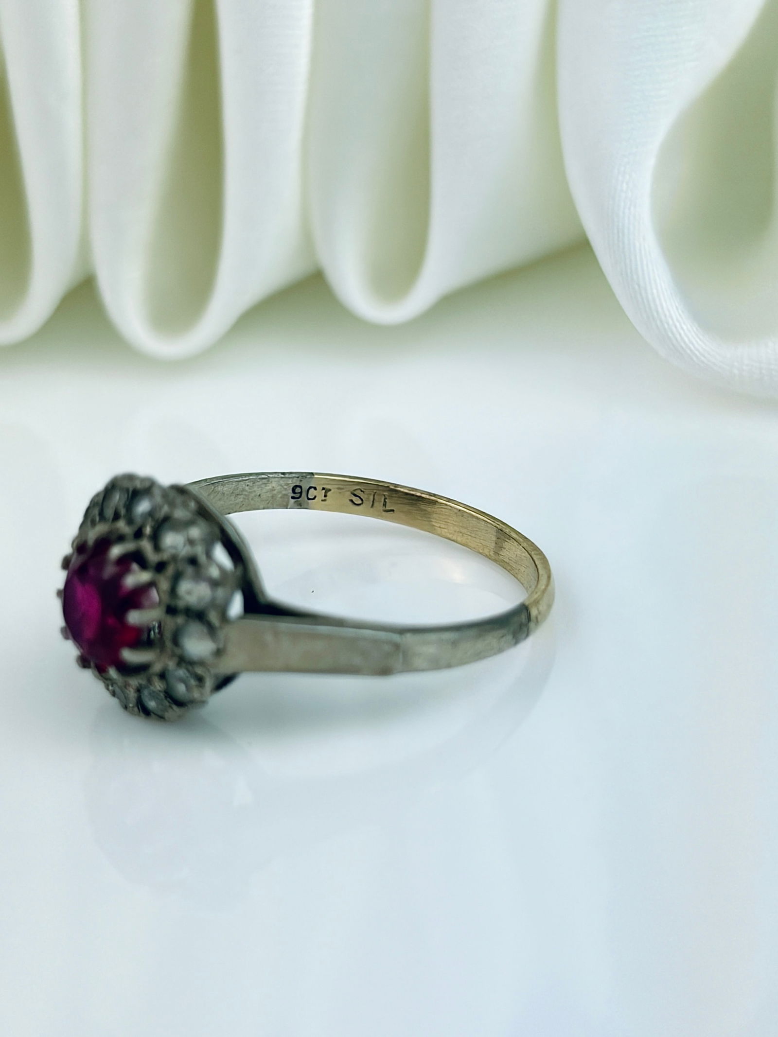 9CT GOLD AND SILVER PASTE CLUSTER RING - 4