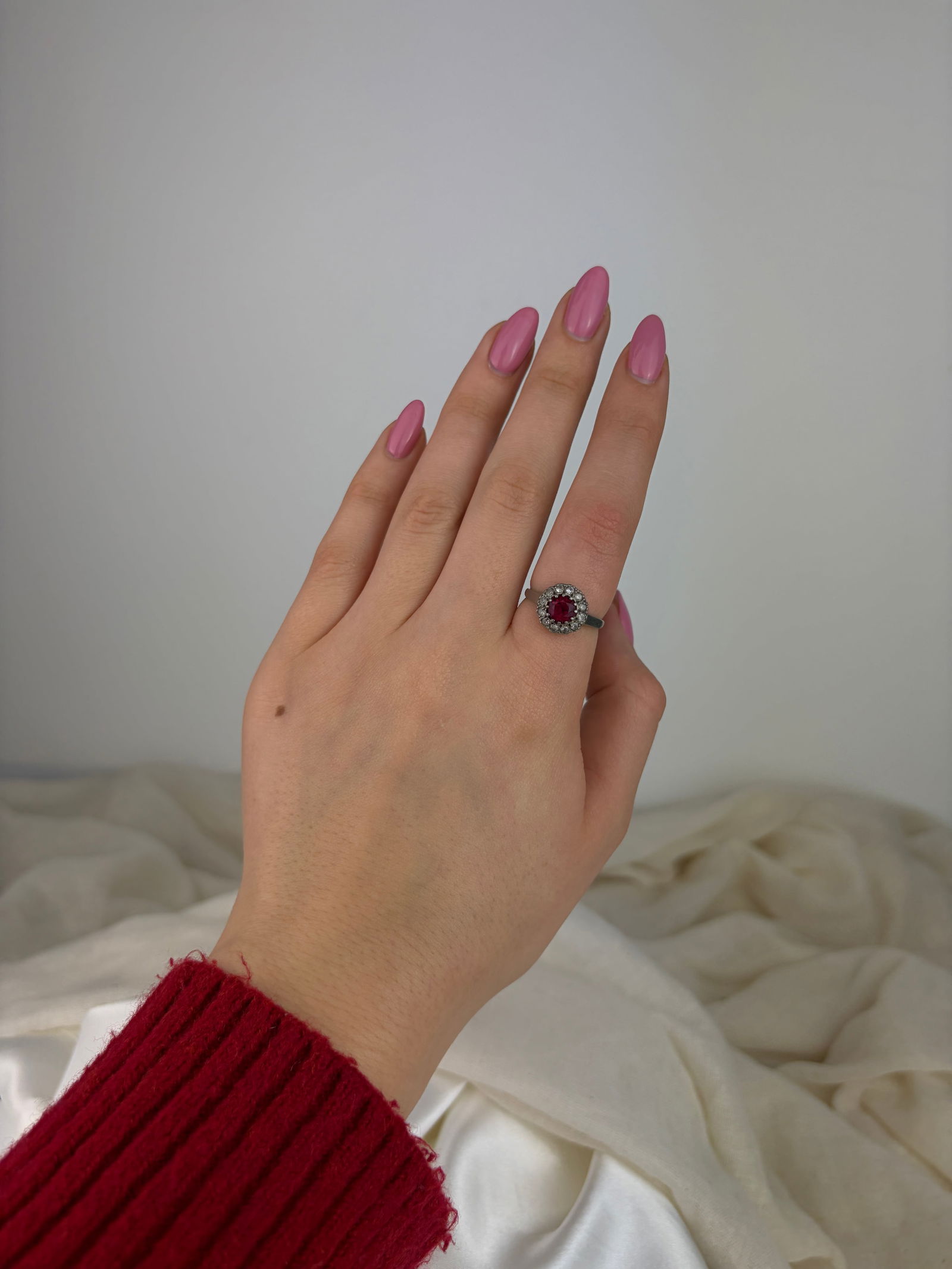 9CT GOLD AND SILVER PASTE CLUSTER RING - 7