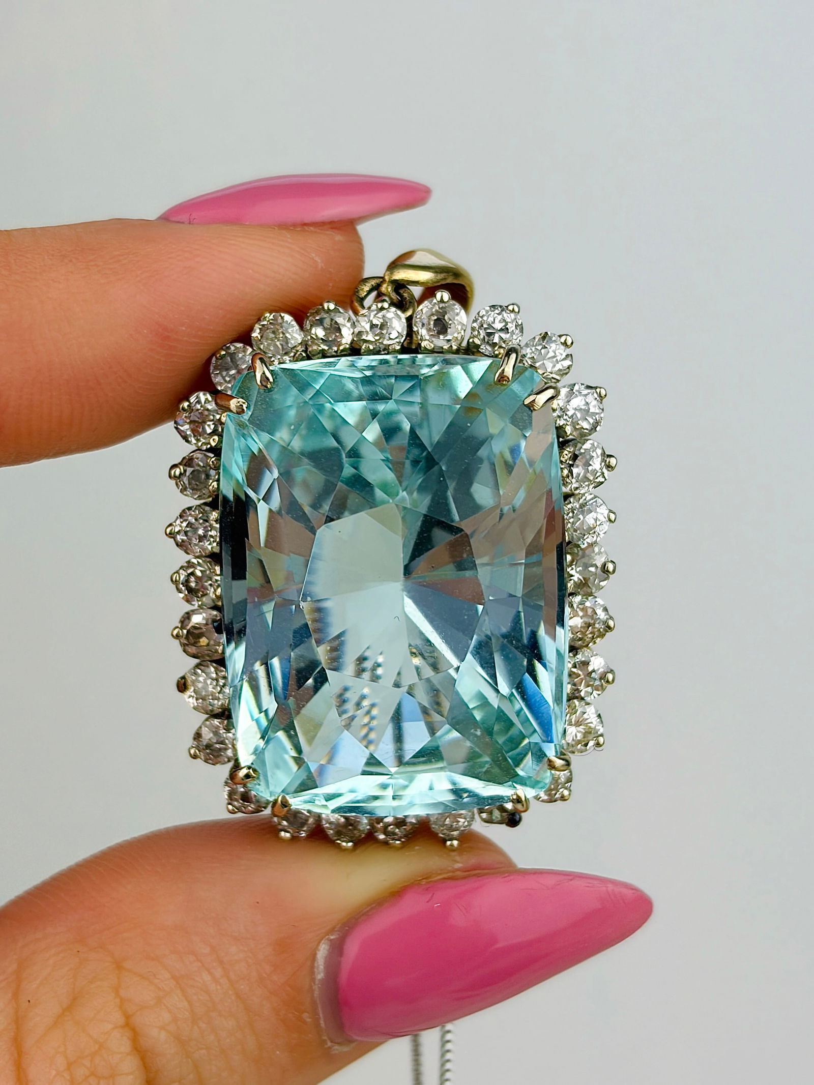 HUGE / OUTSTANDING 50CT AQUAMARINE AND DIAMOND PENDANT IN 18CT YELLOW GOLD - 5