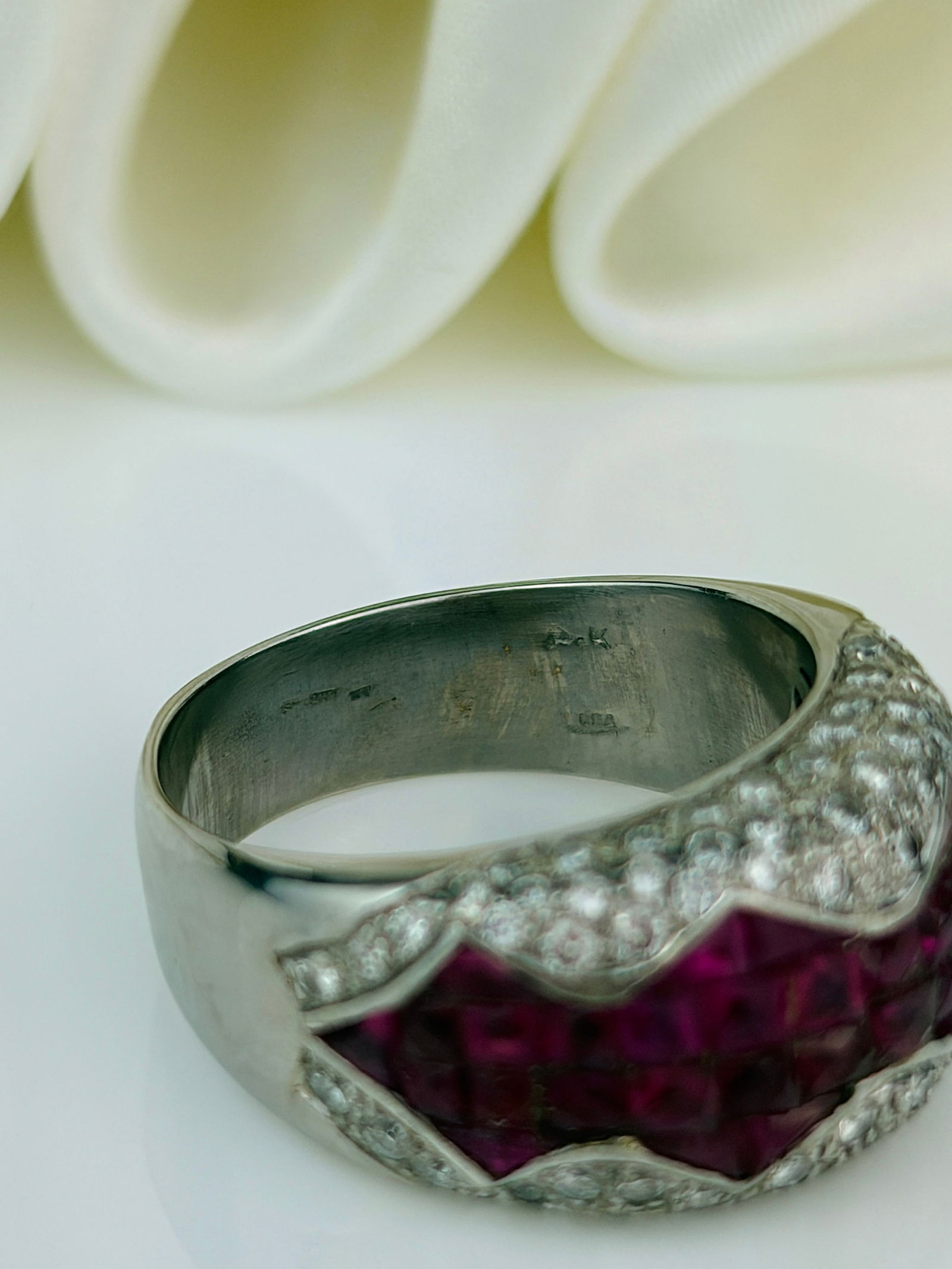 heavy 18ct white gold ruby and diamond ring - 4