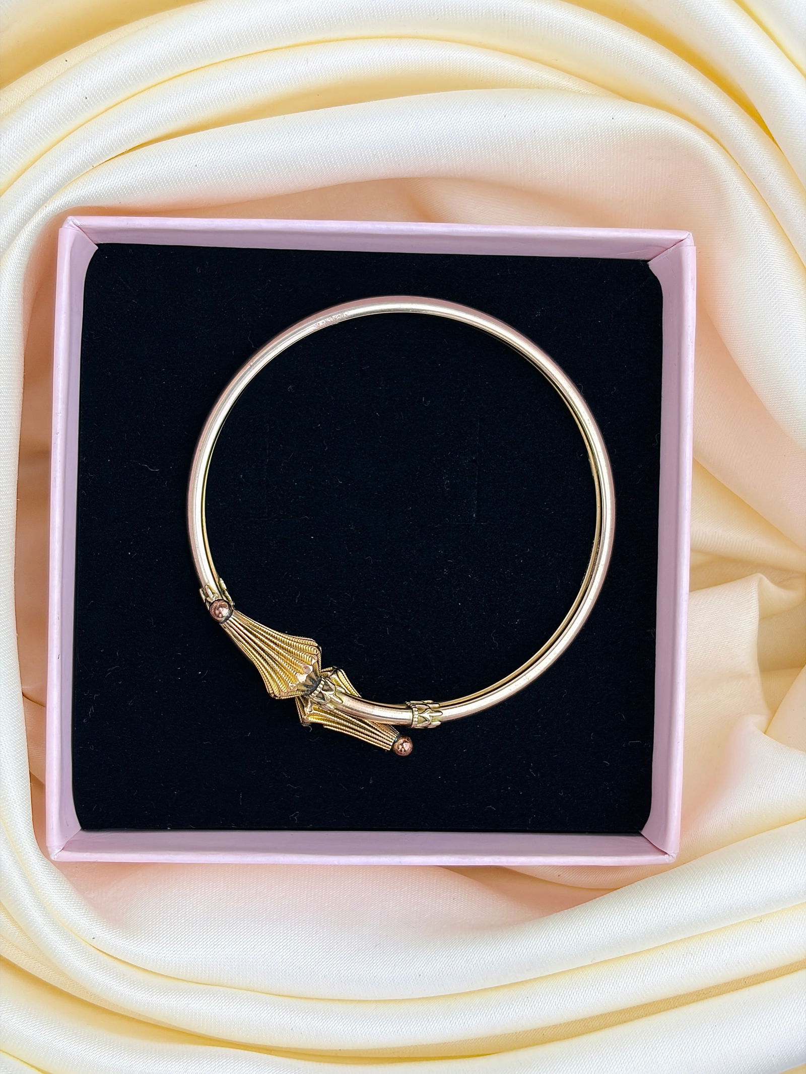 UNUSUAL DESIGN 9CT GOLD BANGLE / BRACELET - 6