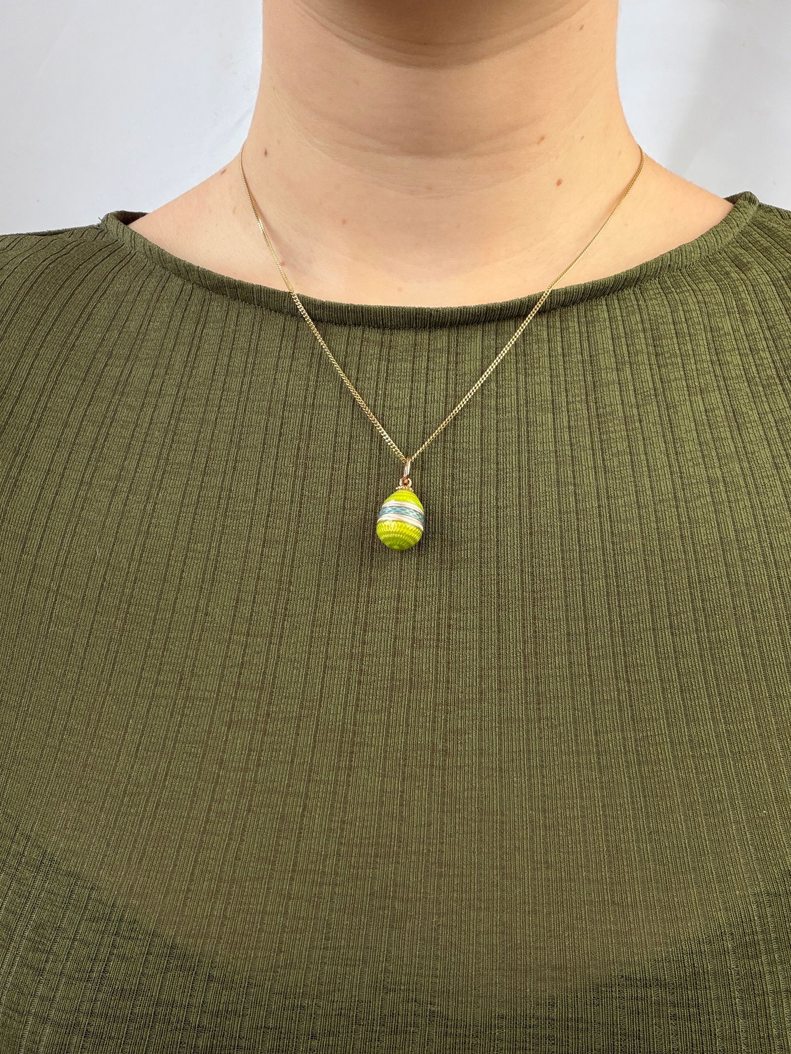 WONDERFUL BLUE AND GREEN 14CT GOLD RUSSIAN EGG PENDANT - 7