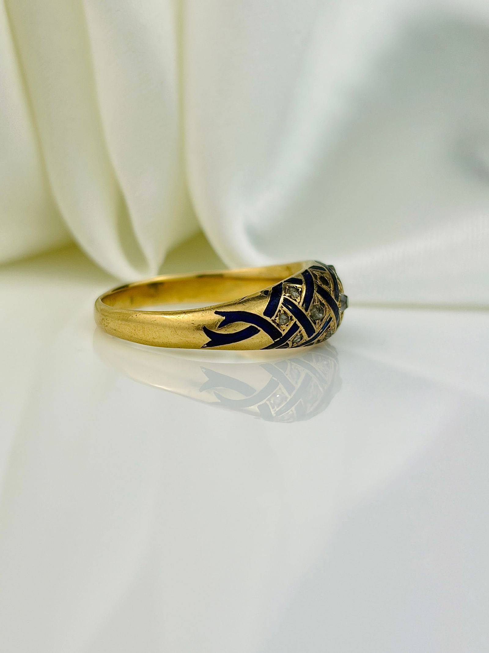 ANTIQUE GEORGIAN 18CT YELLOW GOLD DIAMOND AND BLUE ENAMEL RING with LOCKET - 2