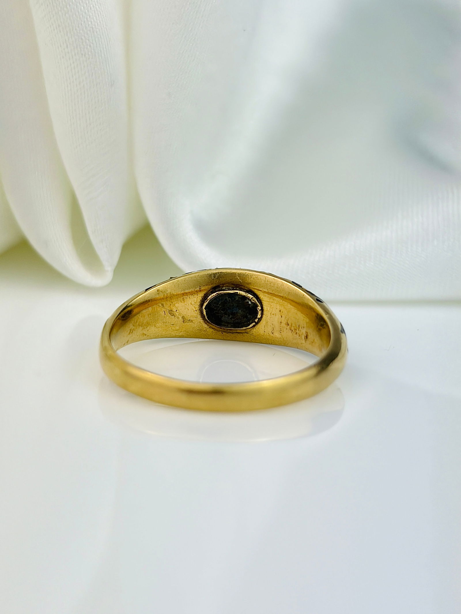 ANTIQUE GEORGIAN 18CT YELLOW GOLD DIAMOND AND BLUE ENAMEL RING with LOCKET - 3