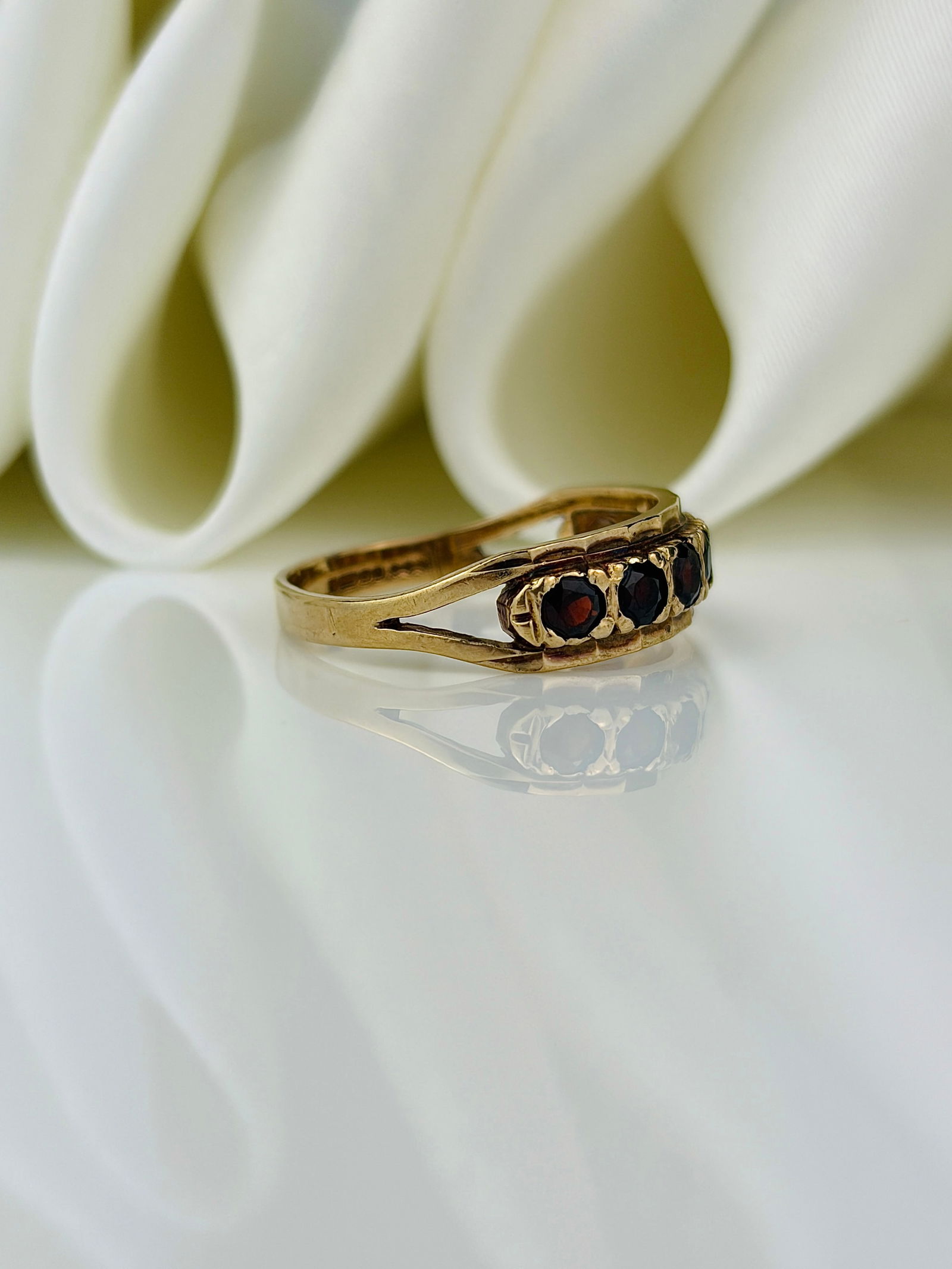 vintage c.1980 9ct gold garnet half hoop band ring - 2