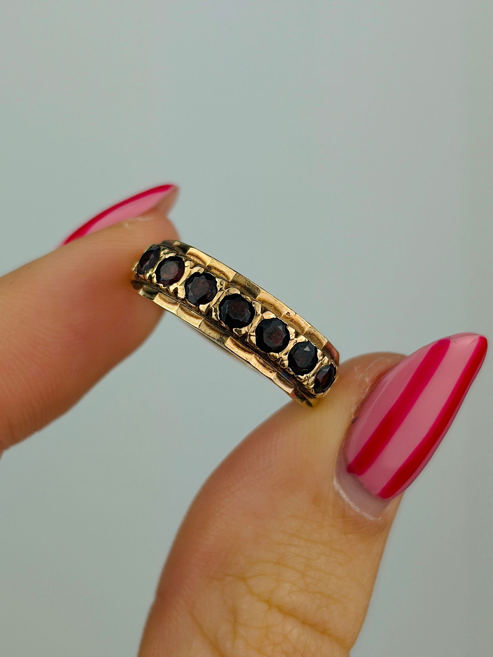 vintage c.1980 9ct gold garnet half hoop band ring - 5