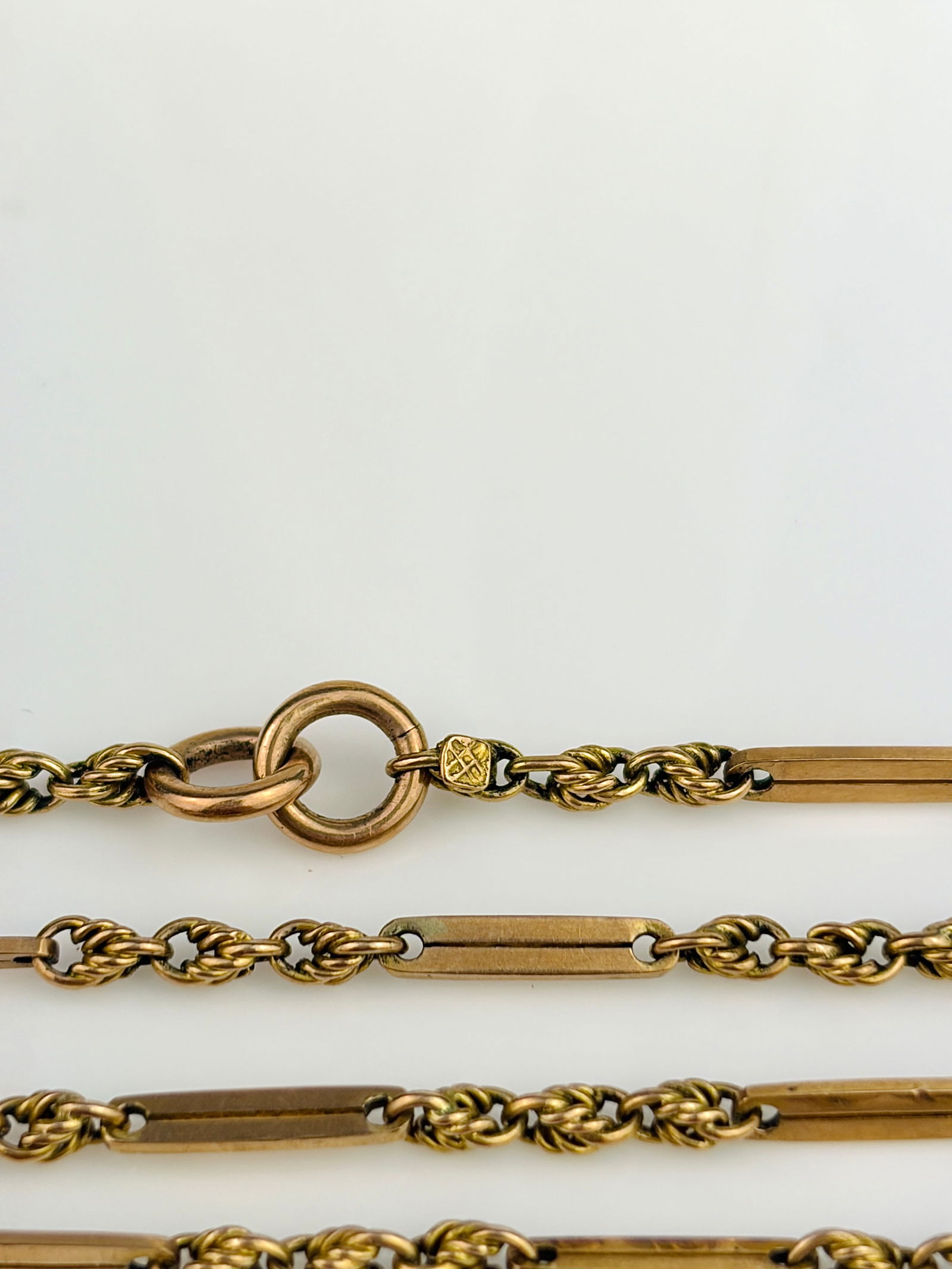 AMAZING ANTIQUE 9CT GOLD UNUSUAL BAR AND TWIST LONGGUARD CHAIN - 4