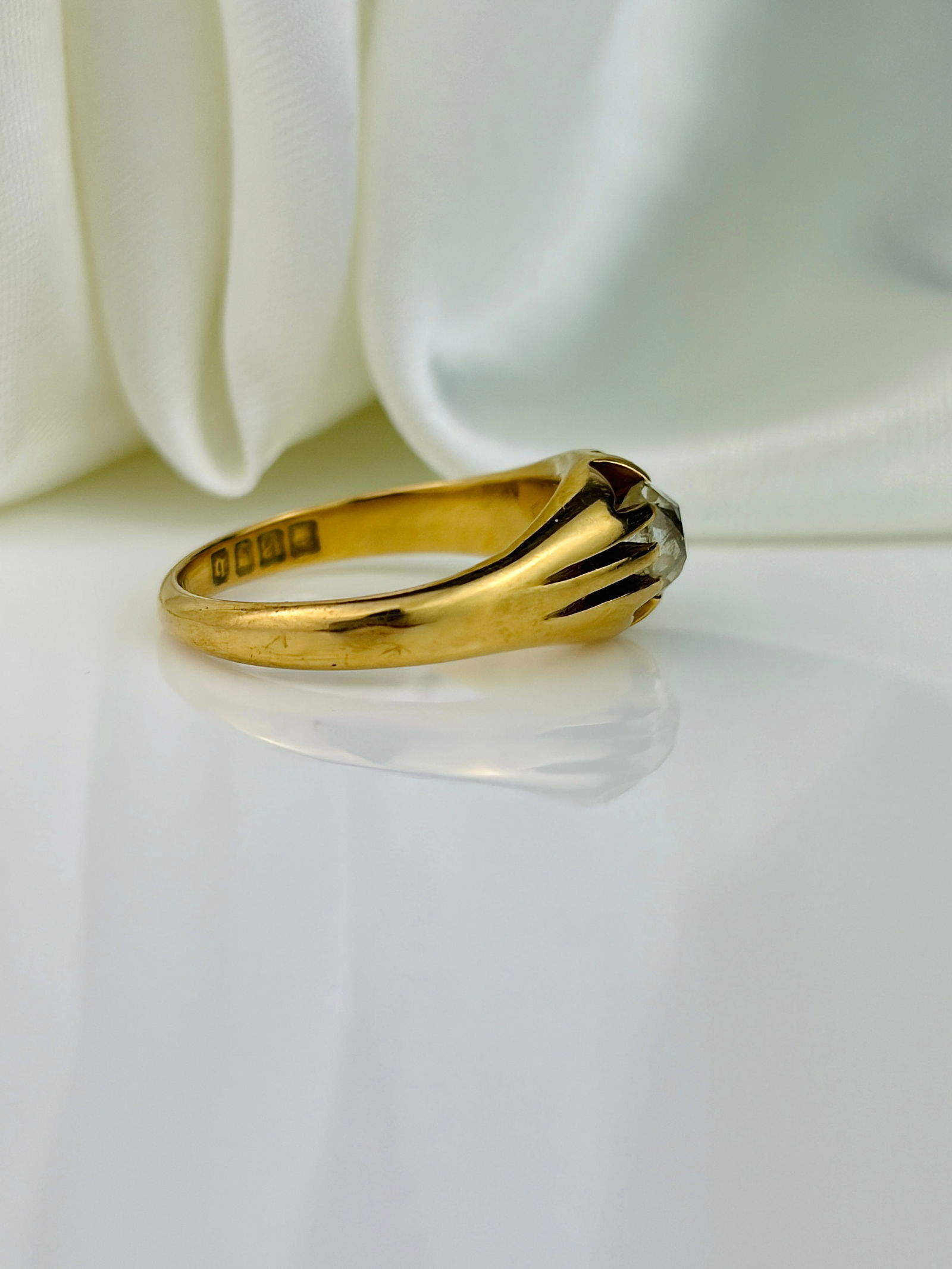 ANTIQUE C.1917 OVAL DIAMOND BELCHER SET RING IN 18CT GOLD - 2