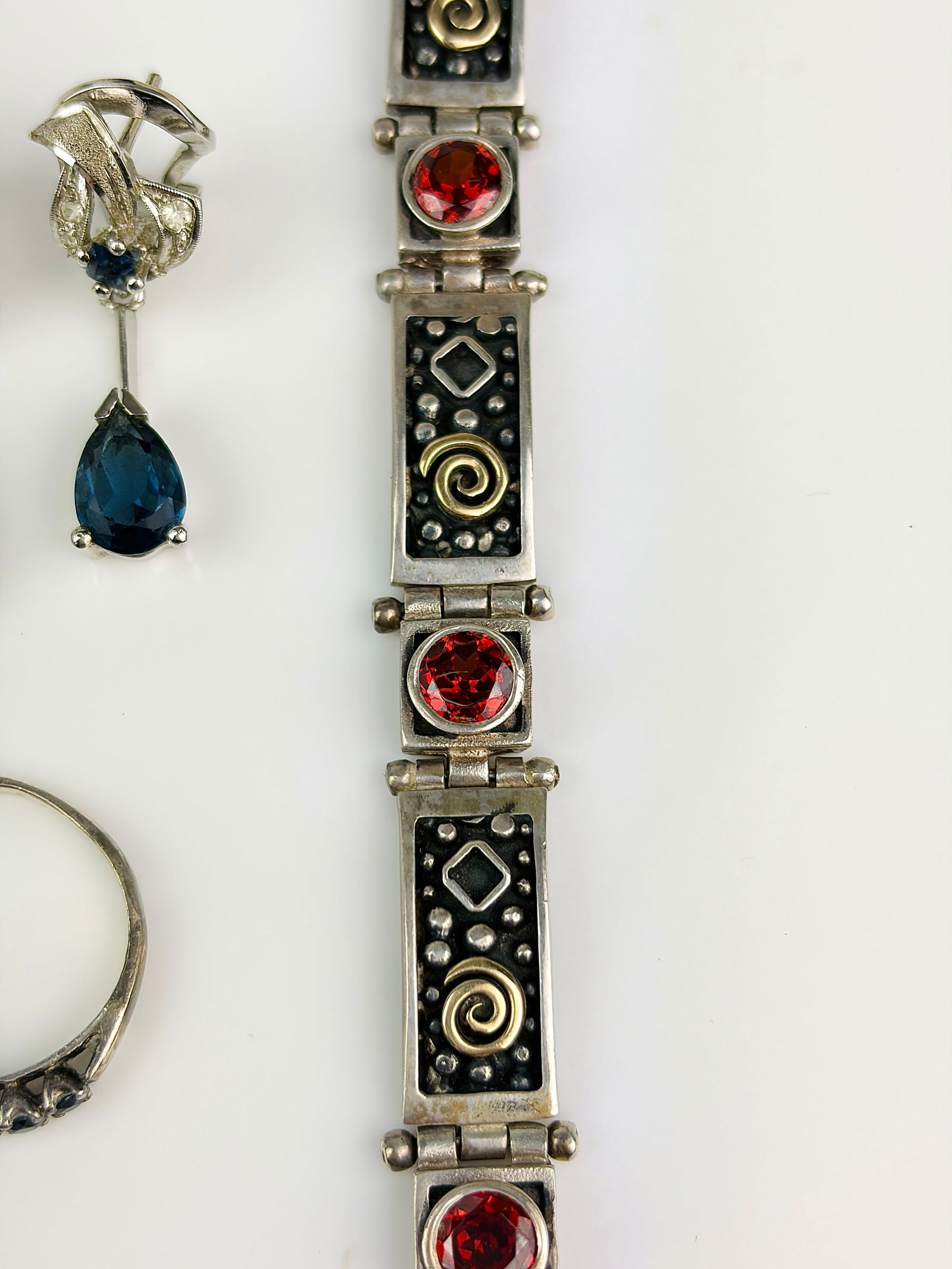 MIXED LOT SILVER BRACELET 2X SILVER RINGS ETC - 3