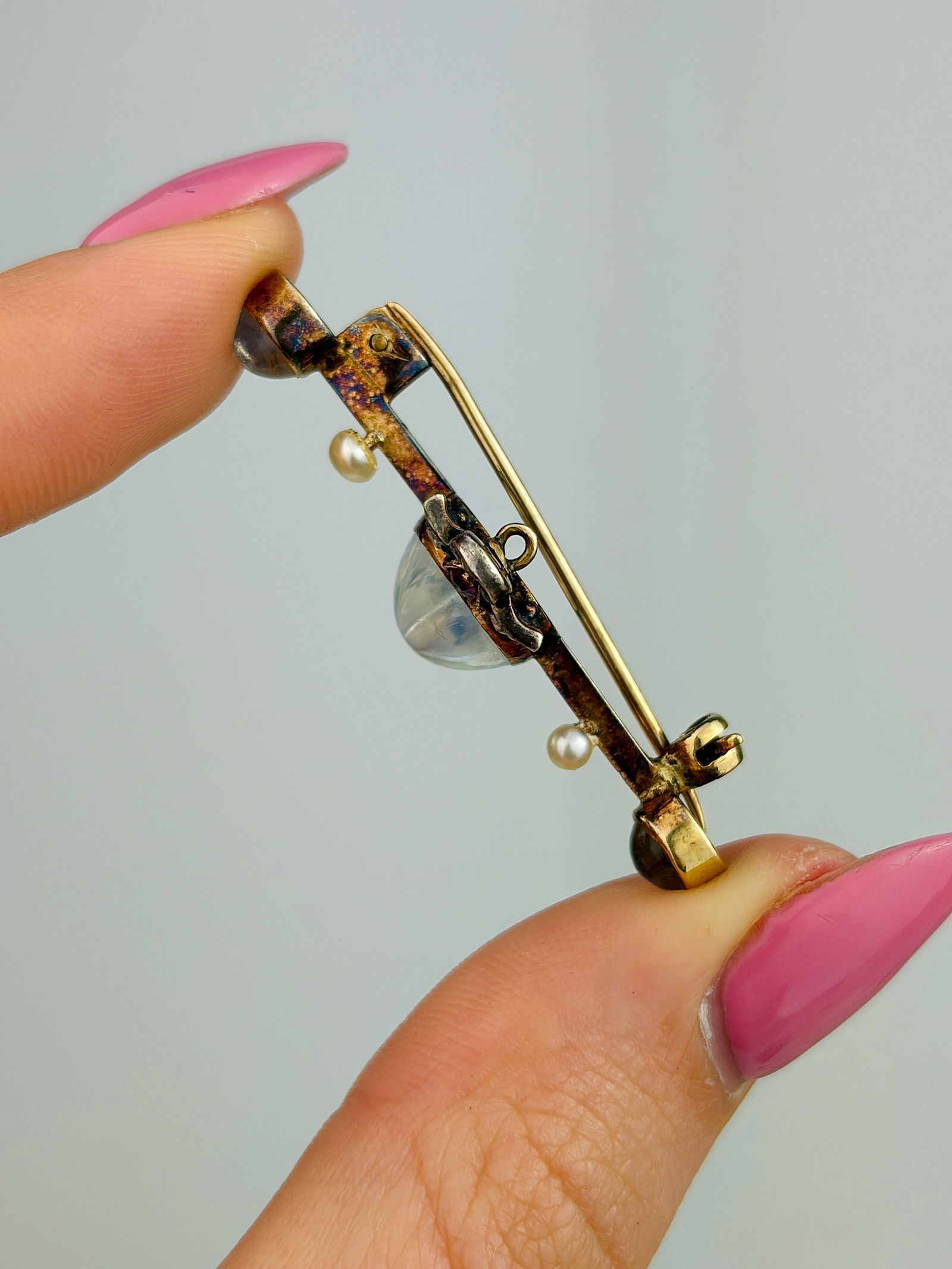 WONDERFUL ANTIQUE CARVED MOONSTONE CROWNED HEART WITH RUBY , DIAMOND AND PEARL BROOCH IN GOLD - 5