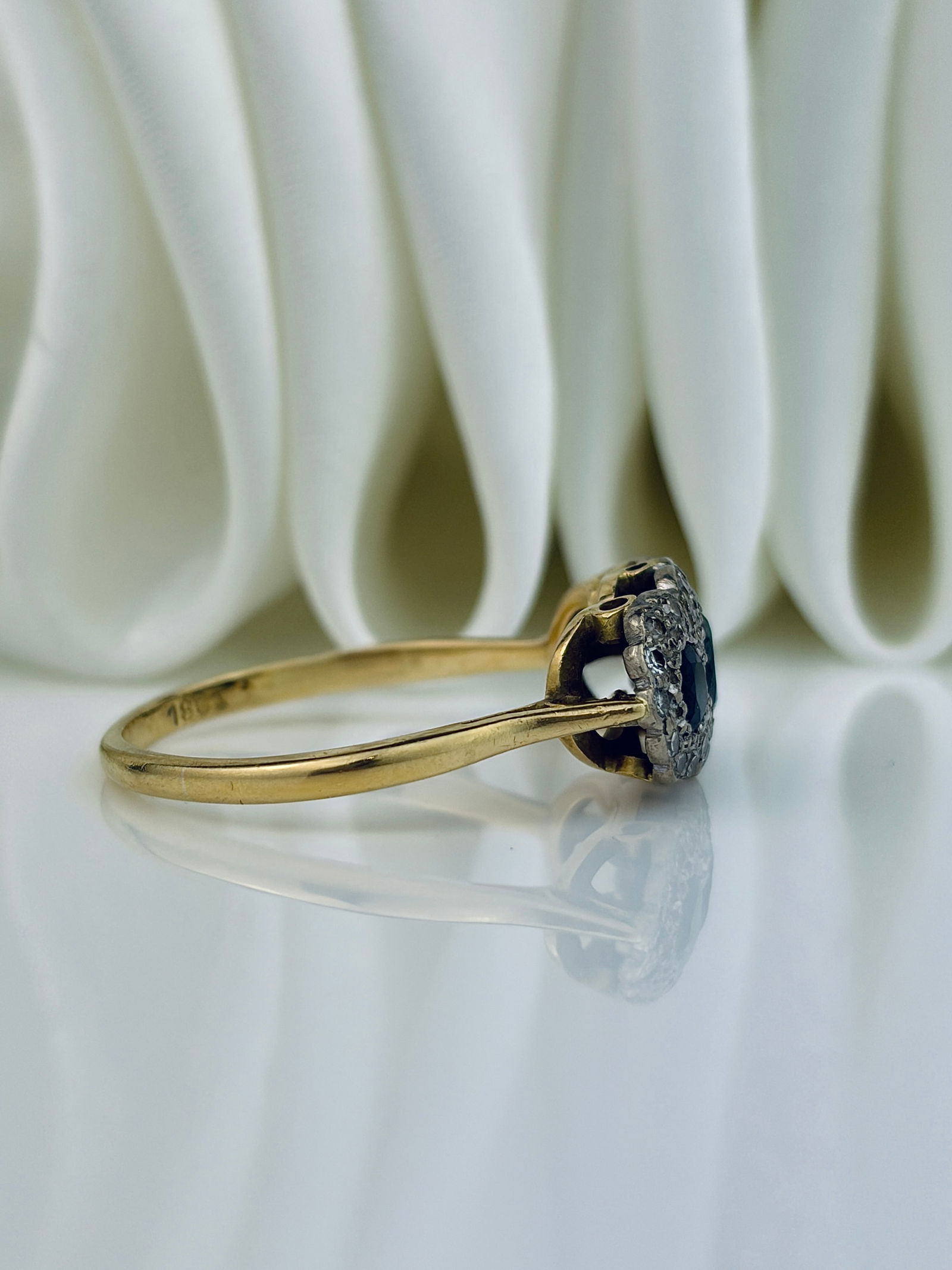 CHUNKY 18ct GOLD SAPPHIRE AND DIAMOND TRIPLE CLUSTER RING - 2