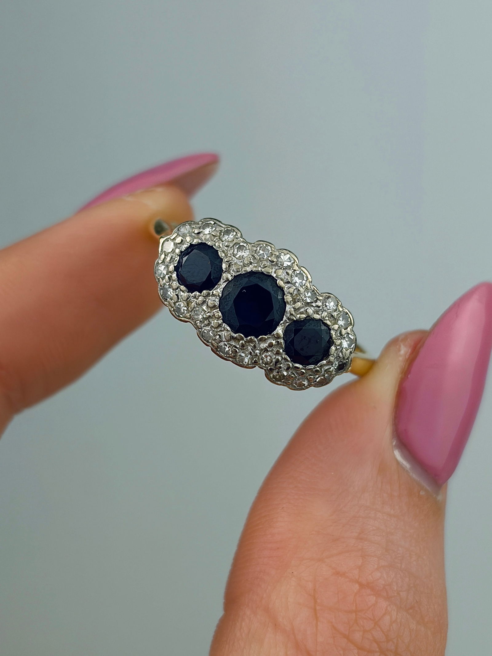 CHUNKY 18ct GOLD SAPPHIRE AND DIAMOND TRIPLE CLUSTER RING - 5