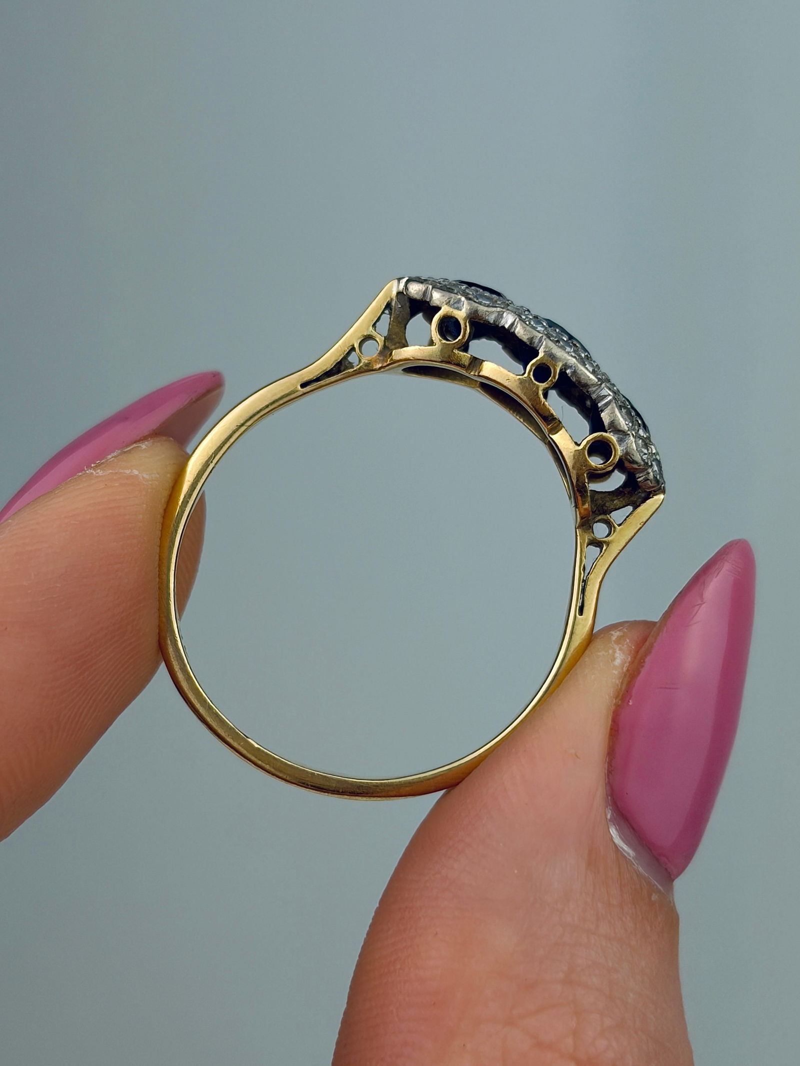 CHUNKY 18ct GOLD SAPPHIRE AND DIAMOND TRIPLE CLUSTER RING - 6