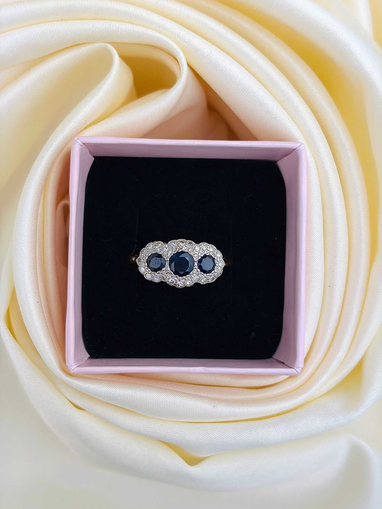 CHUNKY 18ct GOLD SAPPHIRE AND DIAMOND TRIPLE CLUSTER RING - 7