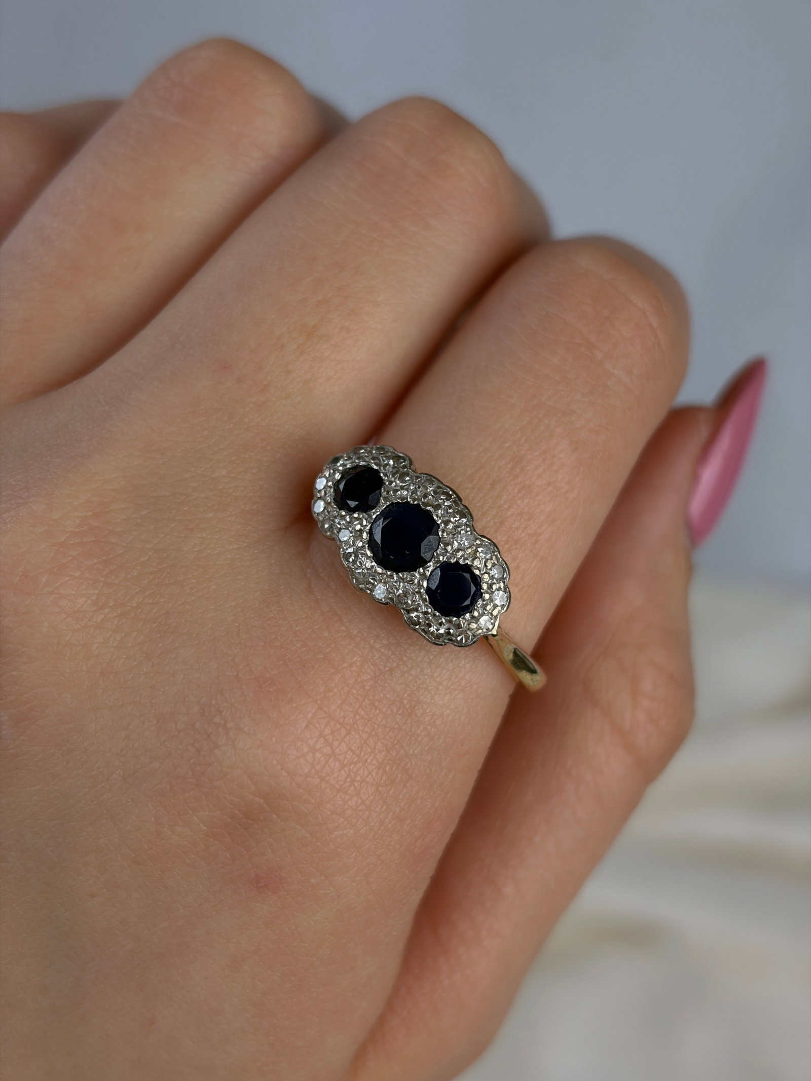 CHUNKY 18ct GOLD SAPPHIRE AND DIAMOND TRIPLE CLUSTER RING - 9