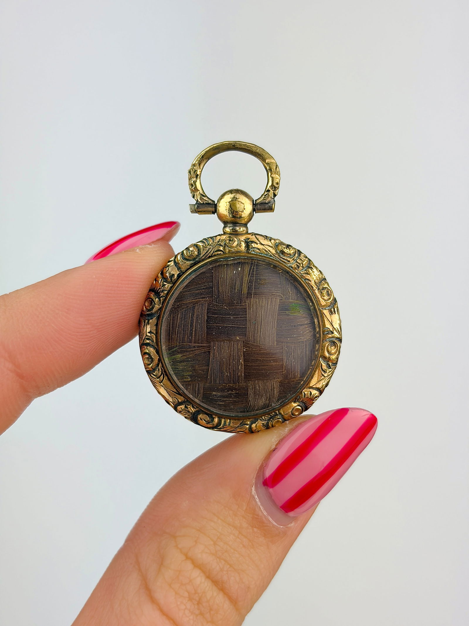 antique Georgian era gold locket pendant with hair inside - 2