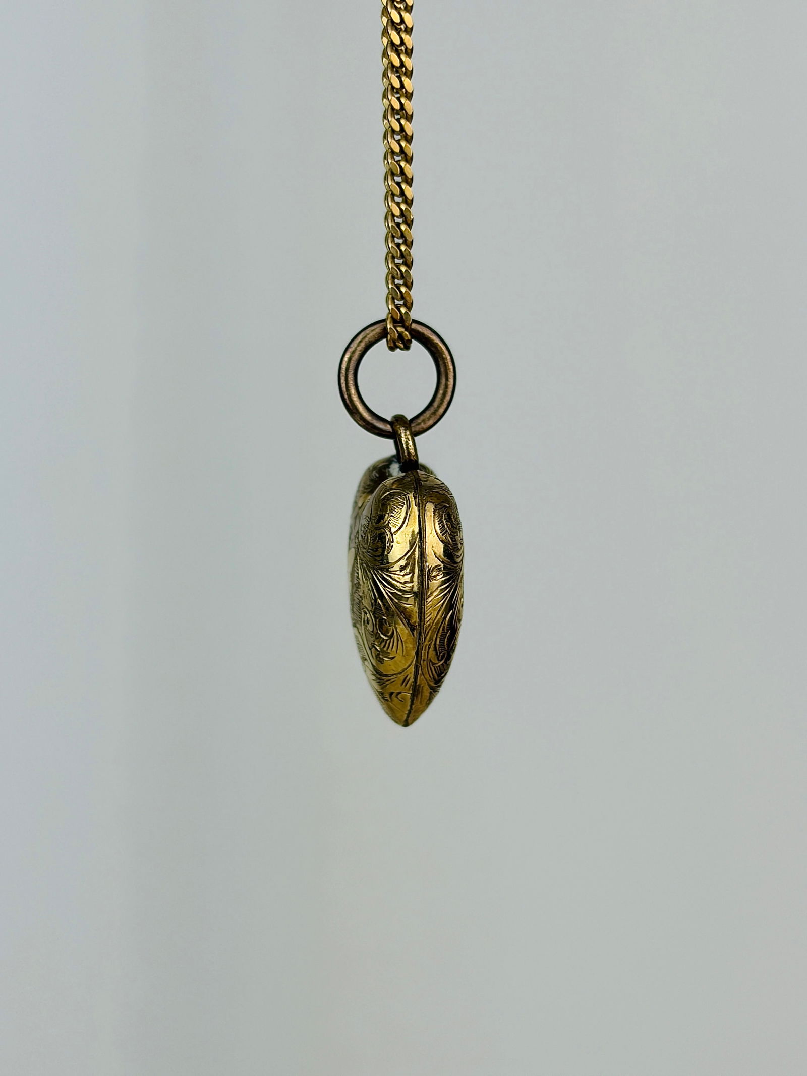 GEORGIAN ERA GOLD LOCKET BACK ORNATE HEART PENDANT - 2