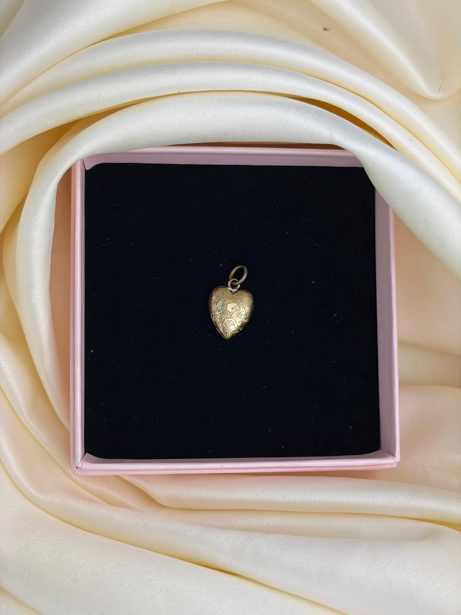 GEORGIAN ERA GOLD LOCKET BACK ORNATE HEART PENDANT - 5