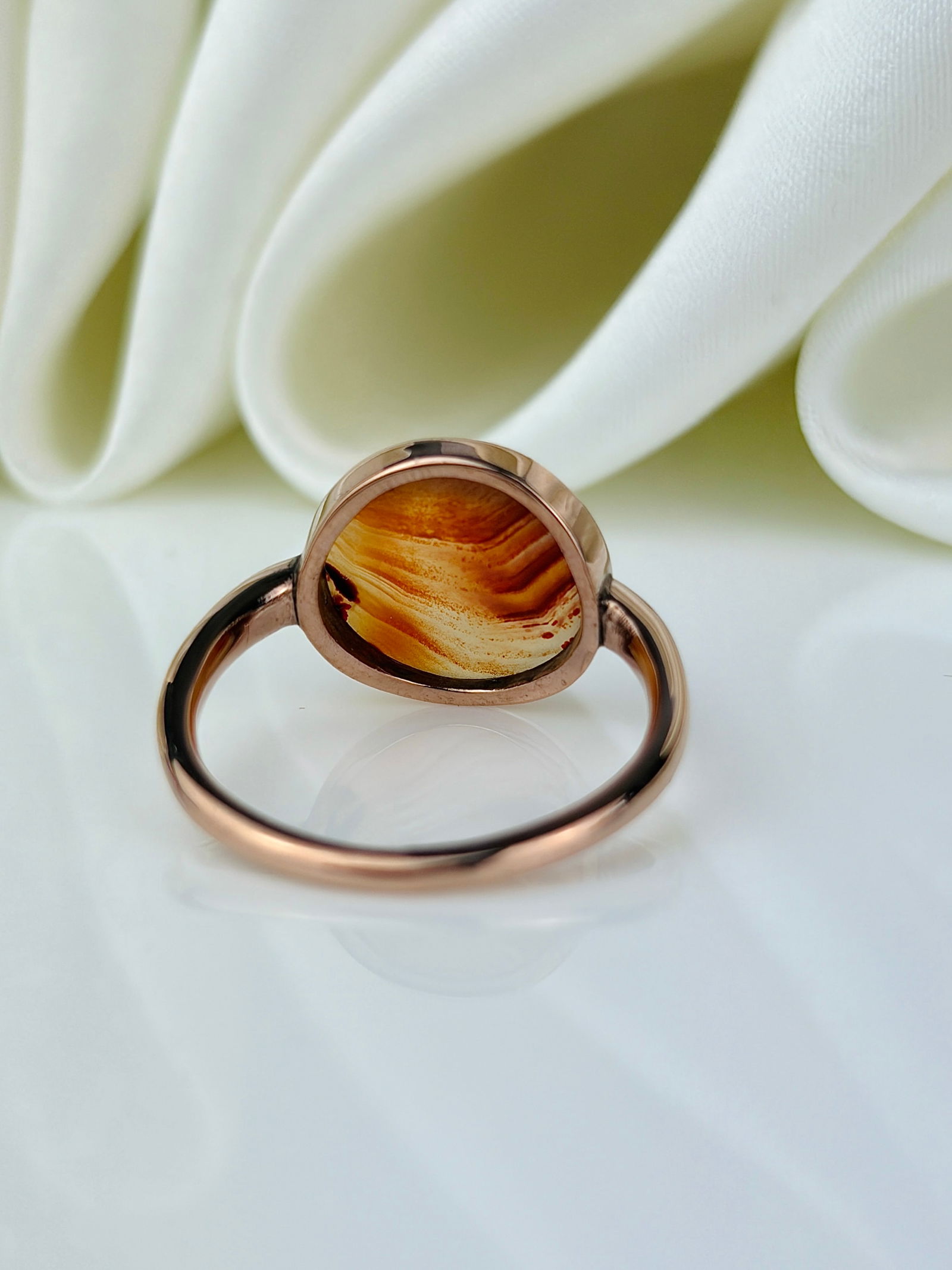 ANTIQUE 9CT YELLOW GOLD BANDED AGATE ROUND RING - 3