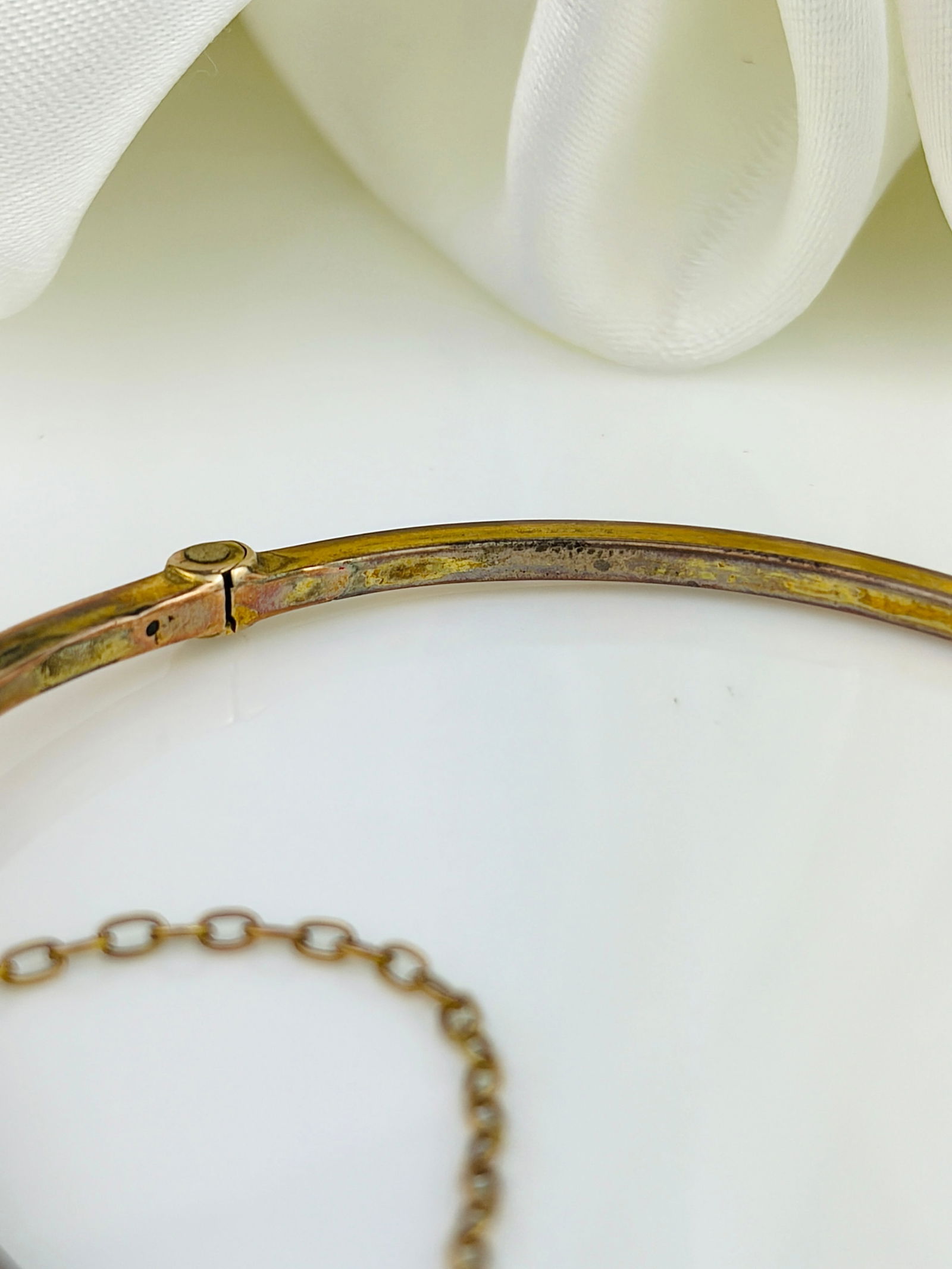 ANTIQUE GOLD PENCIL BANGLE BRACELET WITH PEARL INITIAL - 8