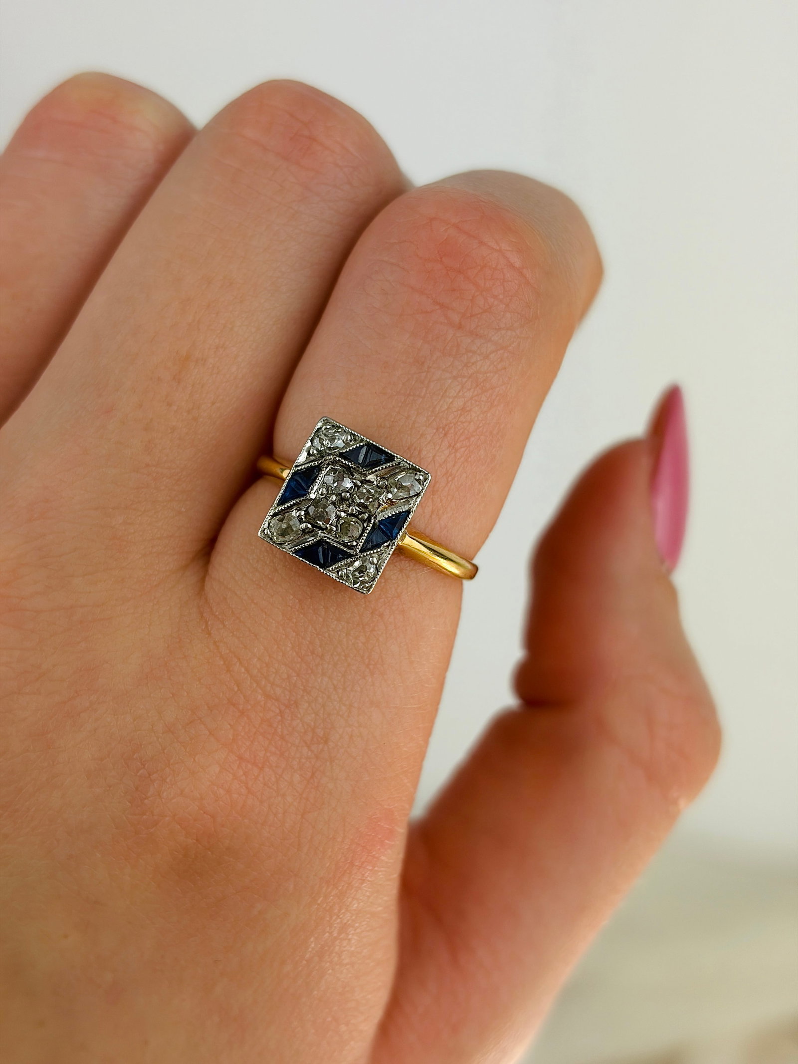 ANTIQUE ART DECO ERA 18CT YELLOW GOLD SAPPHIRE AND DIAMOND SQUARE RING - 10