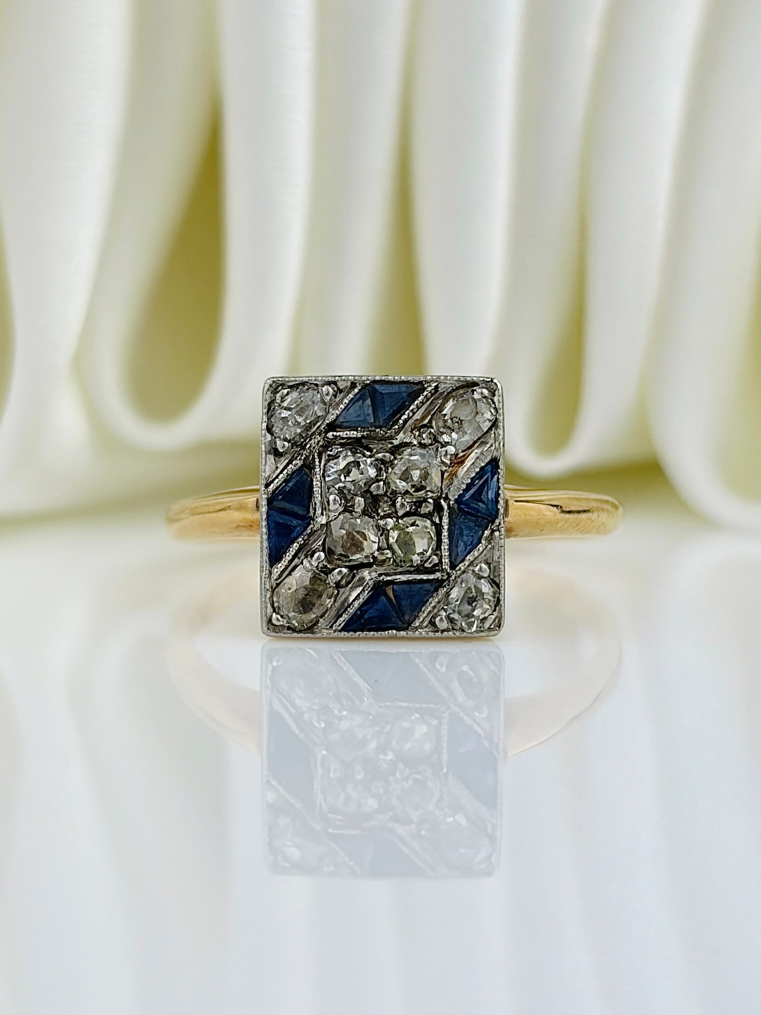 ANTIQUE ART DECO ERA 18CT YELLOW GOLD SAPPHIRE AND DIAMOND SQUARE RING: ANTIQUE ART DECO ERA 18CT YELLOW GOLD SAPPHIRE AND DIAMOND SQUARE RING Stunning ring with unique designs! Weight: 2.71g Size: UK N, US 7, Face of ring 9x8.5mm, height off finger