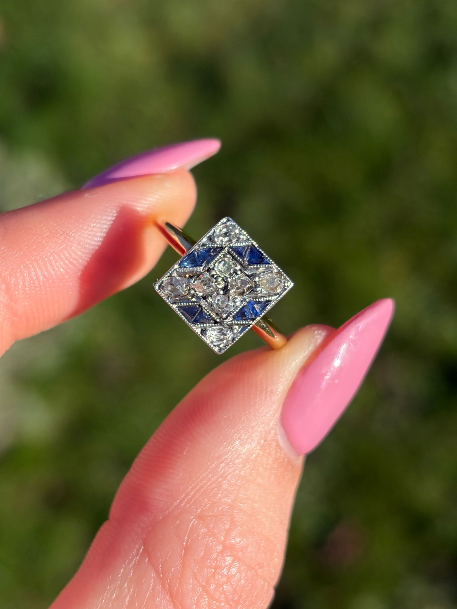 ANTIQUE ART DECO ERA 18CT YELLOW GOLD SAPPHIRE AND DIAMOND SQUARE RING - 2