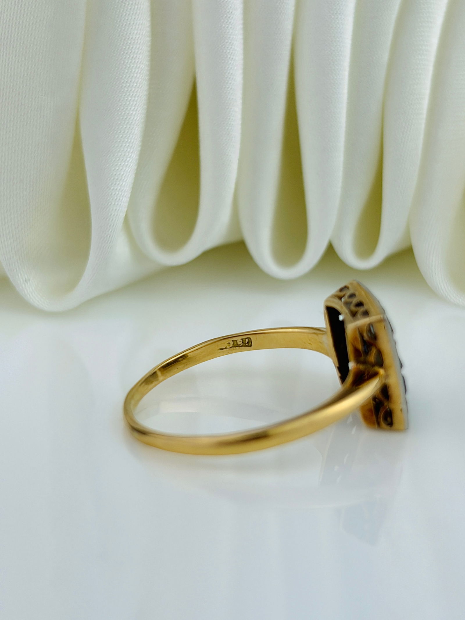 ANTIQUE ART DECO ERA 18CT YELLOW GOLD SAPPHIRE AND DIAMOND SQUARE RING - 5