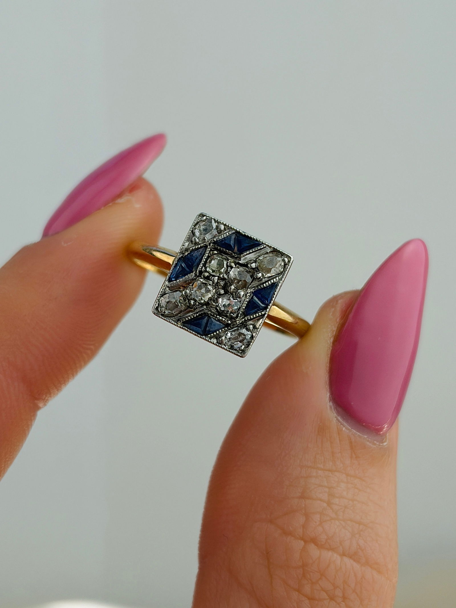 ANTIQUE ART DECO ERA 18CT YELLOW GOLD SAPPHIRE AND DIAMOND SQUARE RING - 6