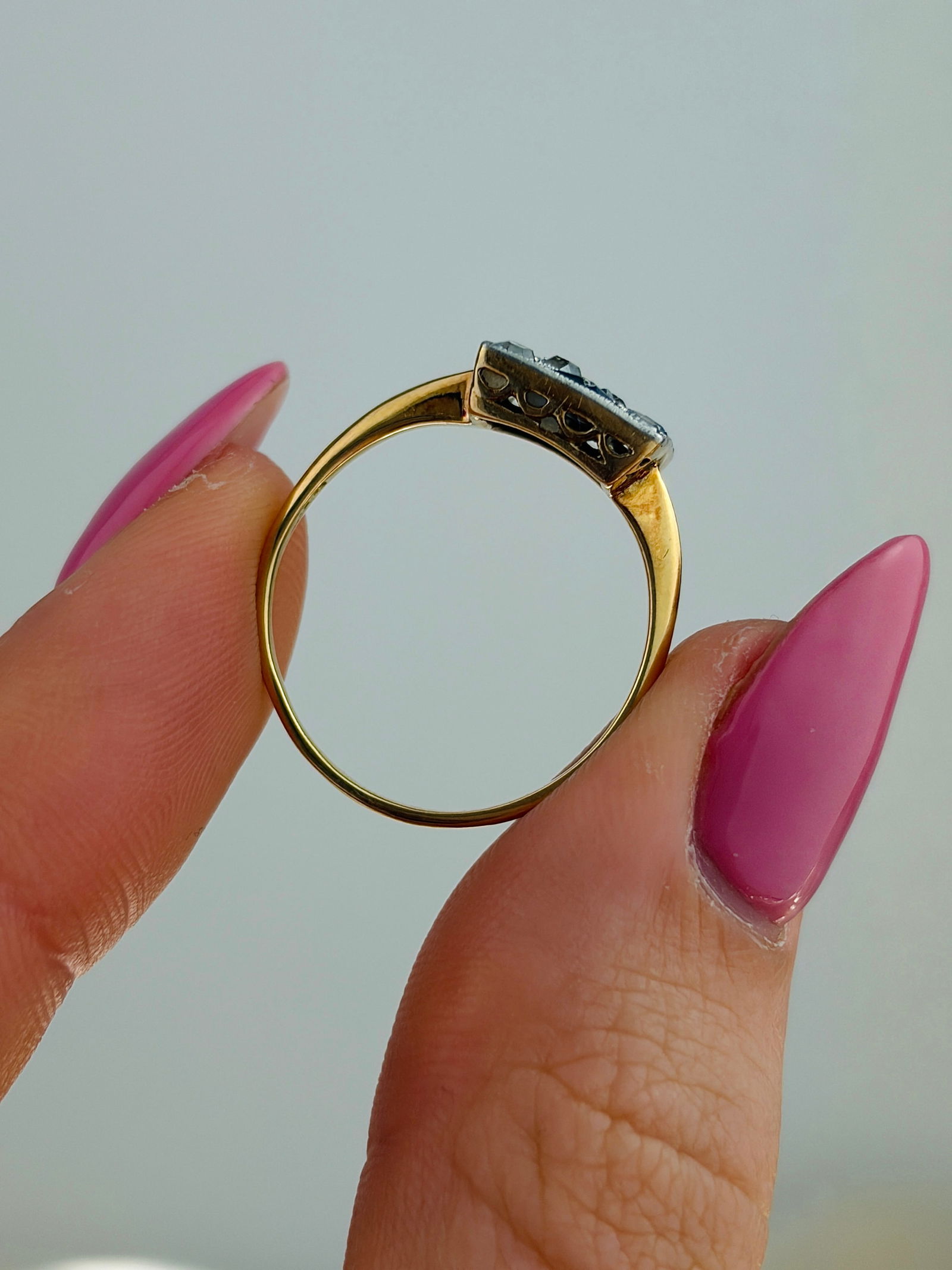 ANTIQUE ART DECO ERA 18CT YELLOW GOLD SAPPHIRE AND DIAMOND SQUARE RING - 7