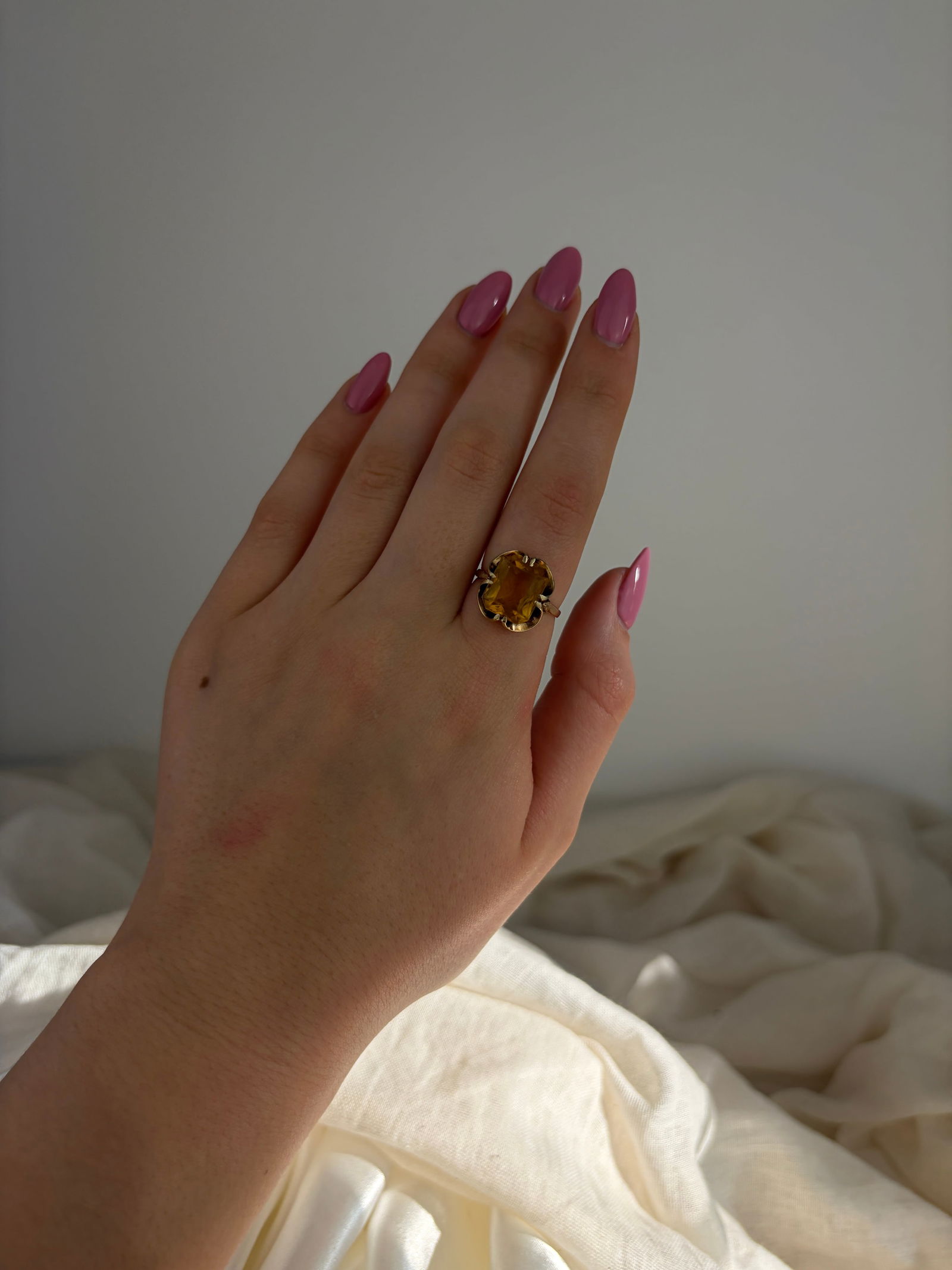 VINTAGE 9CT YELLOW GOLD CITRINE COCKTAIL RING - 8