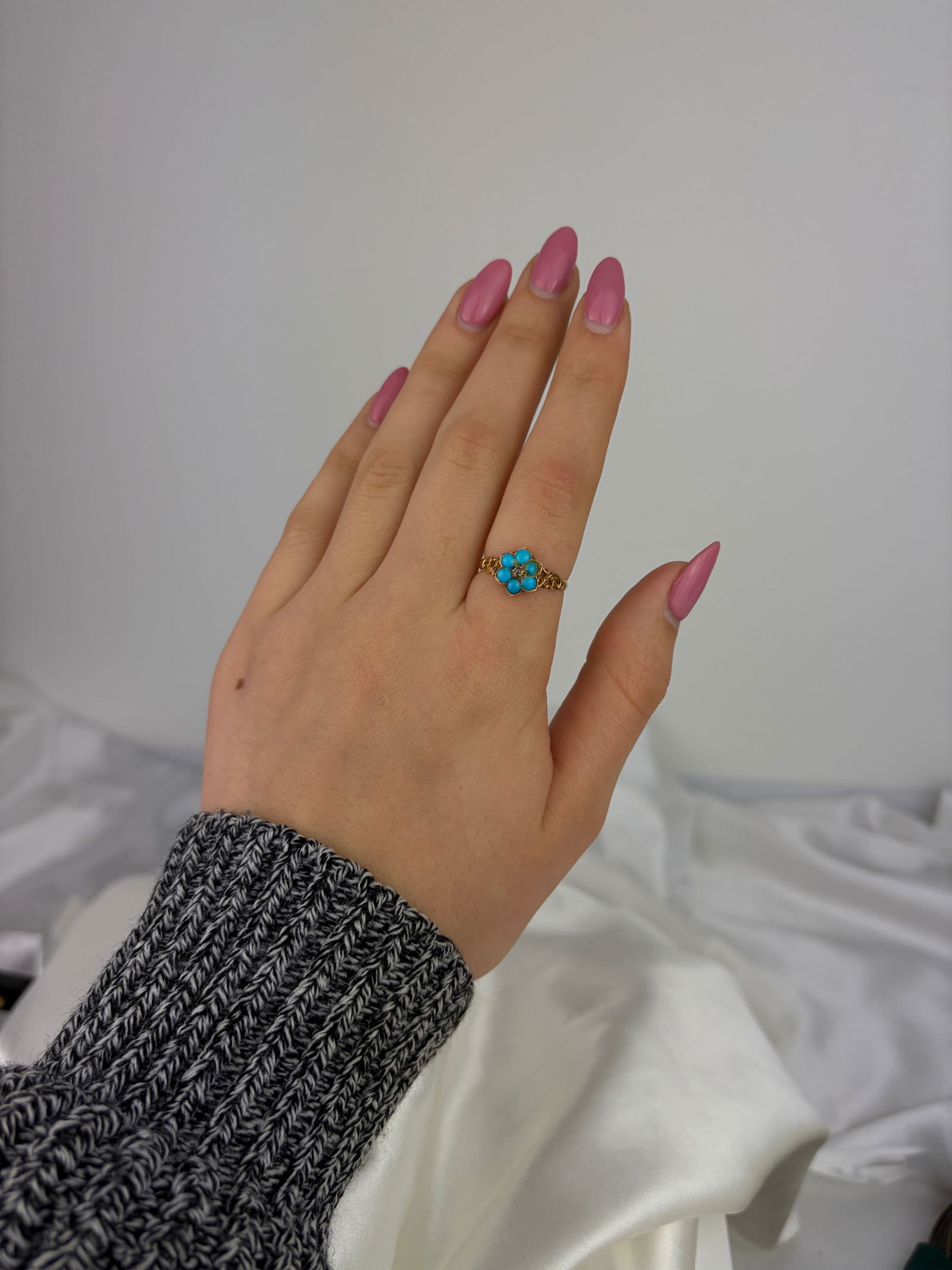 ANTIQUE 18CT YELLOW GOLD TURQUOISE AND DIAMOND CLUSTER FLOWER RING - 7