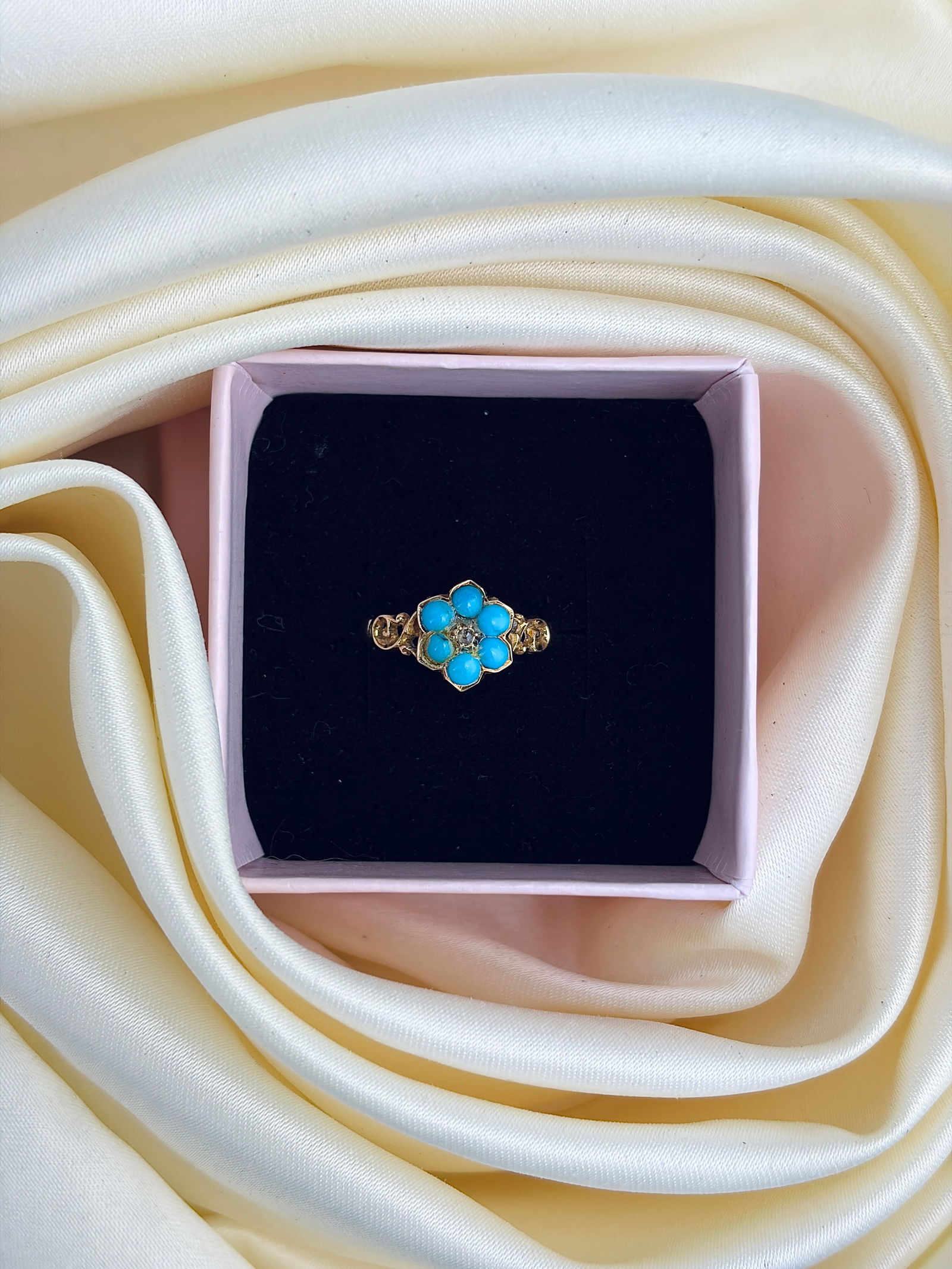ANTIQUE 18CT YELLOW GOLD TURQUOISE AND DIAMOND CLUSTER FLOWER RING - 9