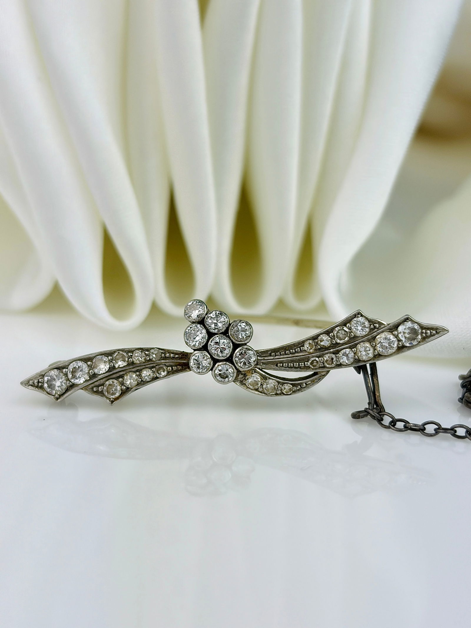 ANTIQUE DIAMOND BAR BROOCH IN WHITE GOLD - 5