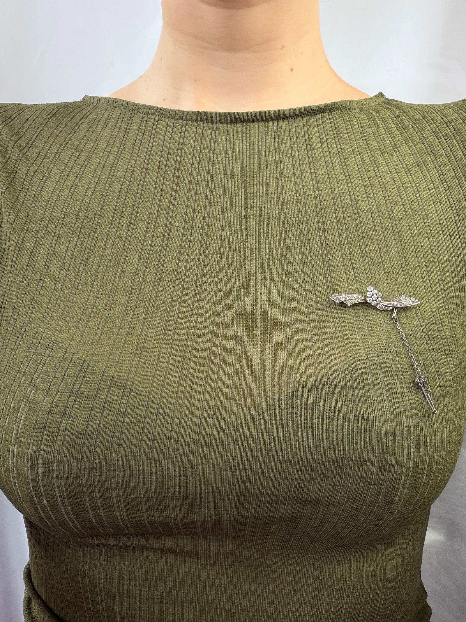 ANTIQUE DIAMOND BAR BROOCH IN WHITE GOLD - 7