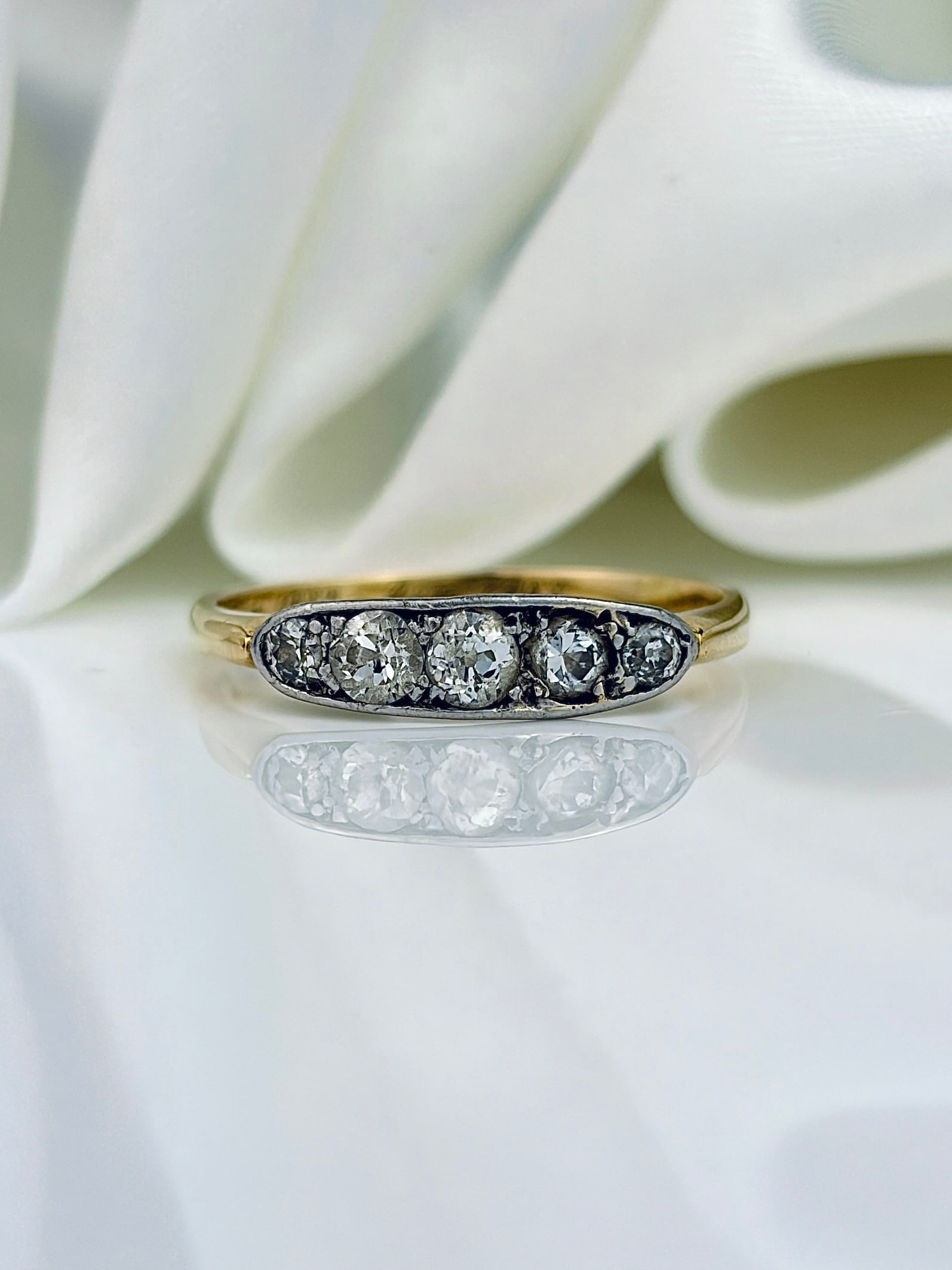 VINTAGE 18CT GOLD DIAMOND 5 STONE BOAT RING (1 of 9)