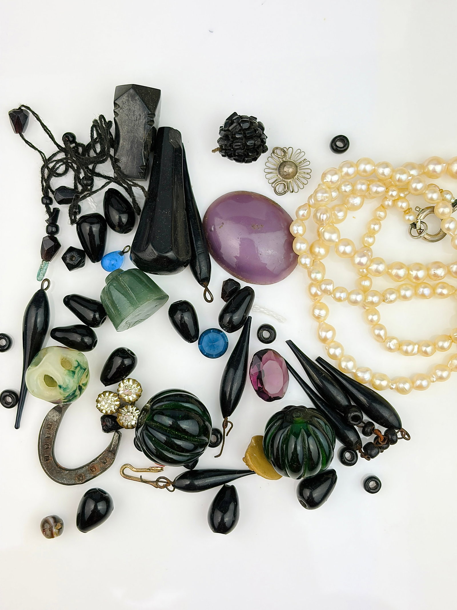 MIXED LOT LOOSE BEADS (1 of 1)