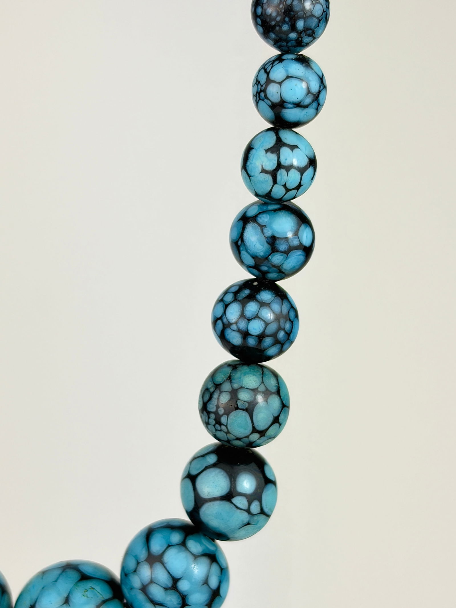 9ct CLASP BEADED NECKLACE - 2