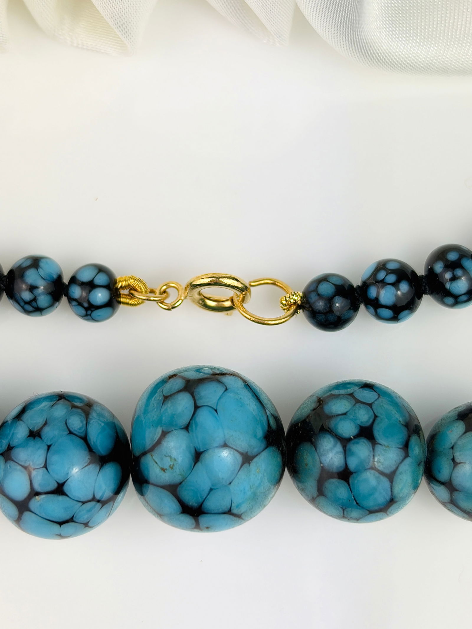 9ct CLASP BEADED NECKLACE - 3