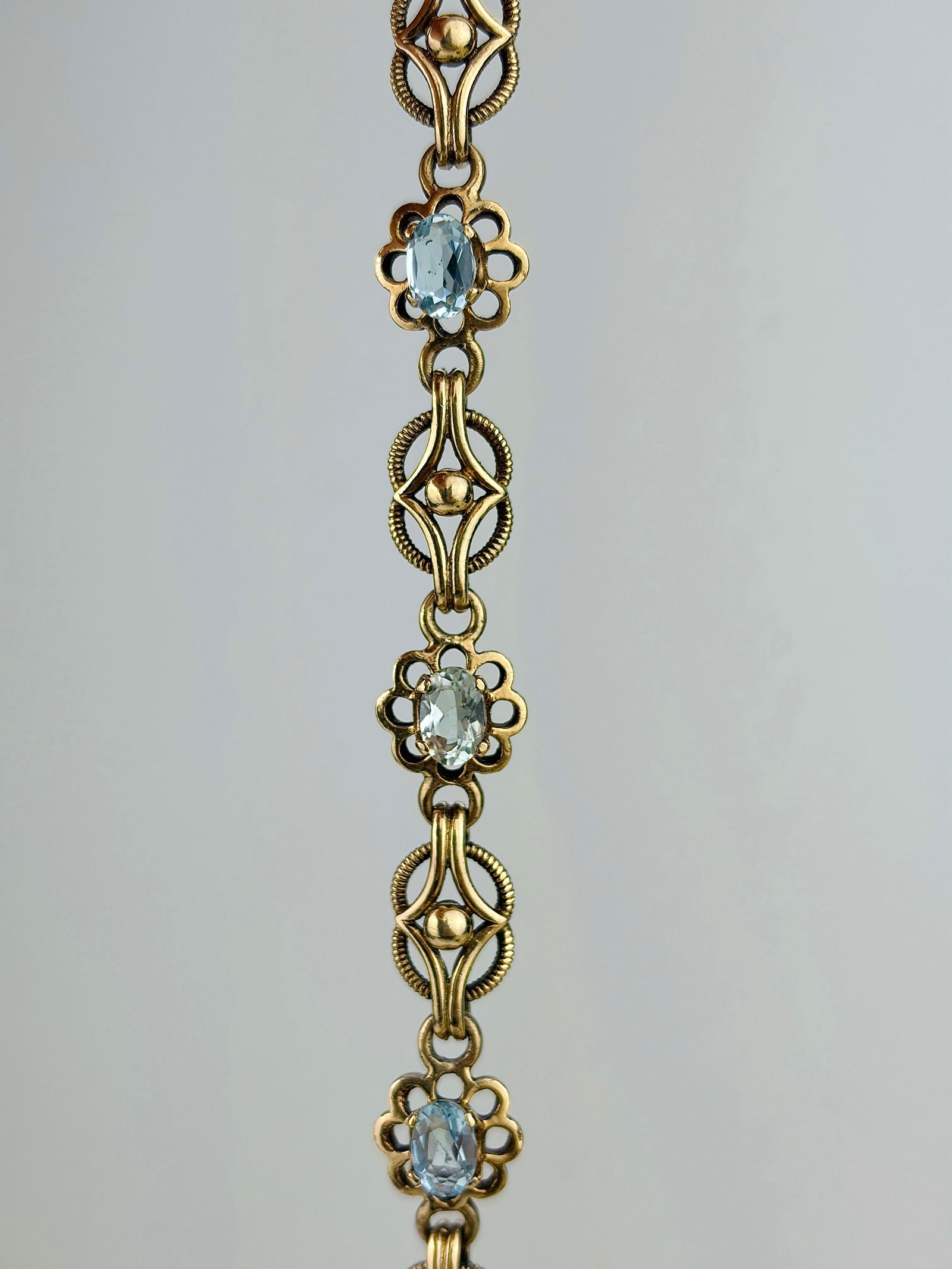 WONDERFUL 9CT GOLD AQUAMARINE BRACELET - 2