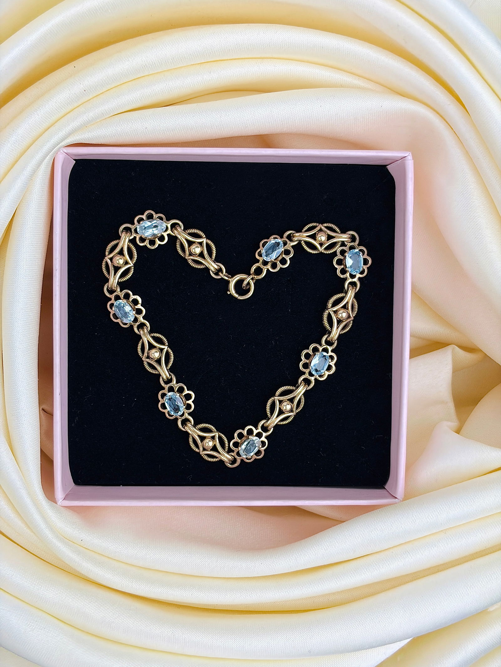 WONDERFUL 9CT GOLD AQUAMARINE BRACELET - 7