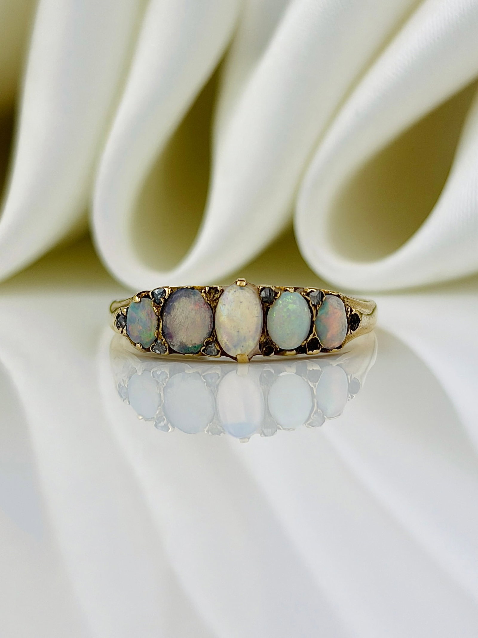 vintage 9ct yellow gold opal five stone ring (1 of 11)
