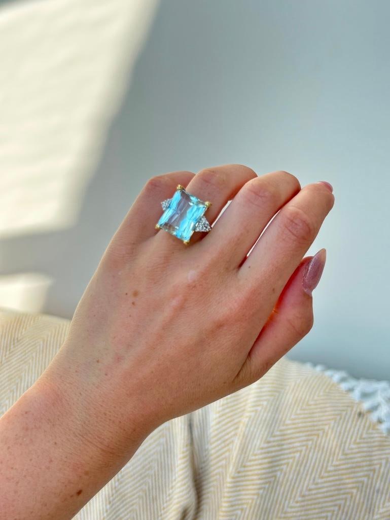 Huge Approx 20ct Aquamarine and Diamond Ring in 18ct Yellow Gold - 5