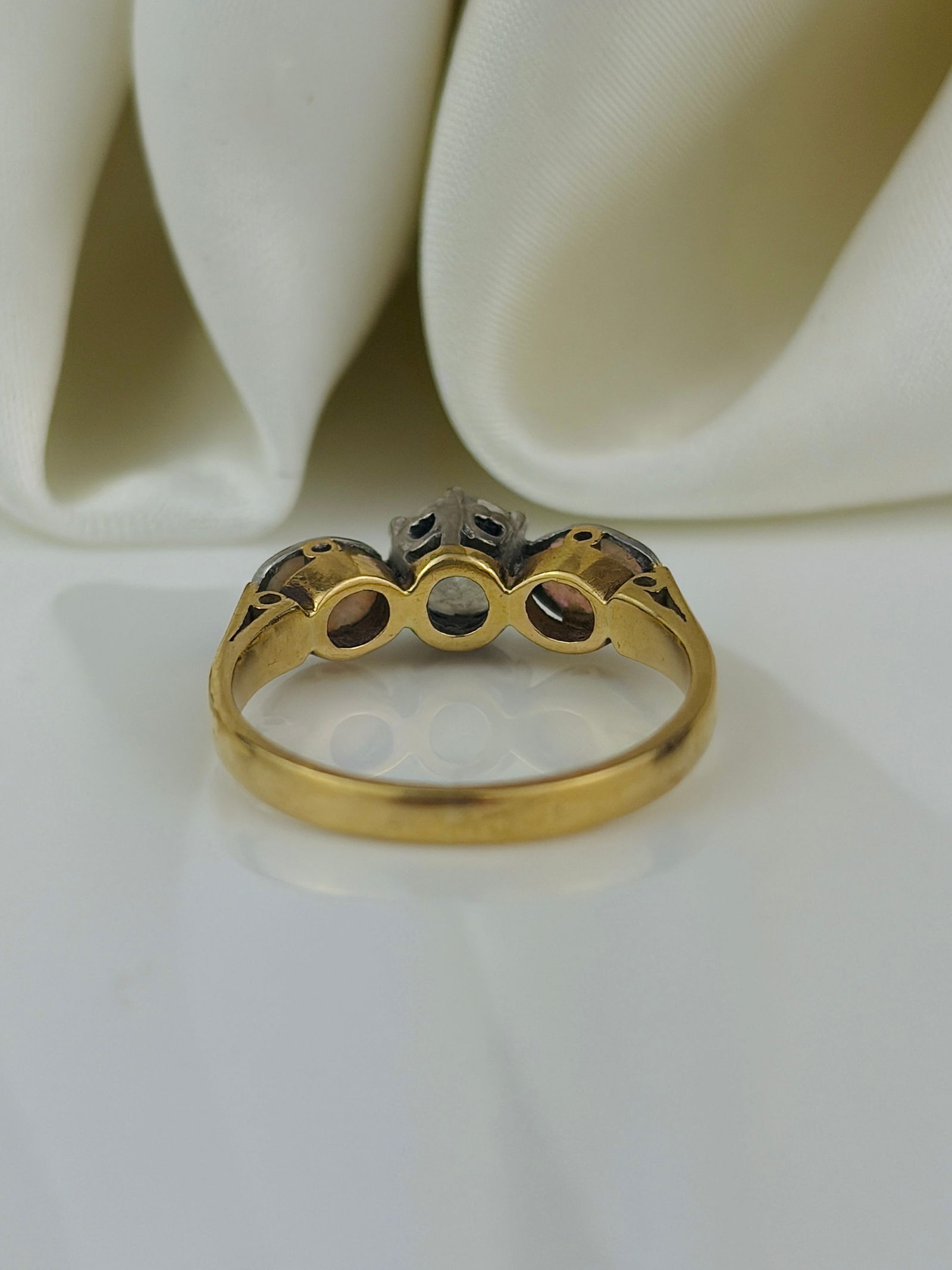 Unusual black opal and 70pts diamond 3 stone ring in 18ct yellow gold and platinum - 3